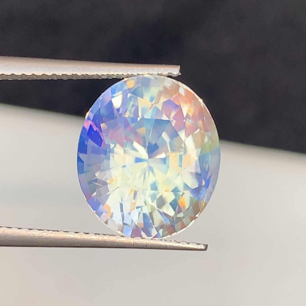 9.45 CT Natural Rainbow Moonstone Oval Shape Loose Gemstone
