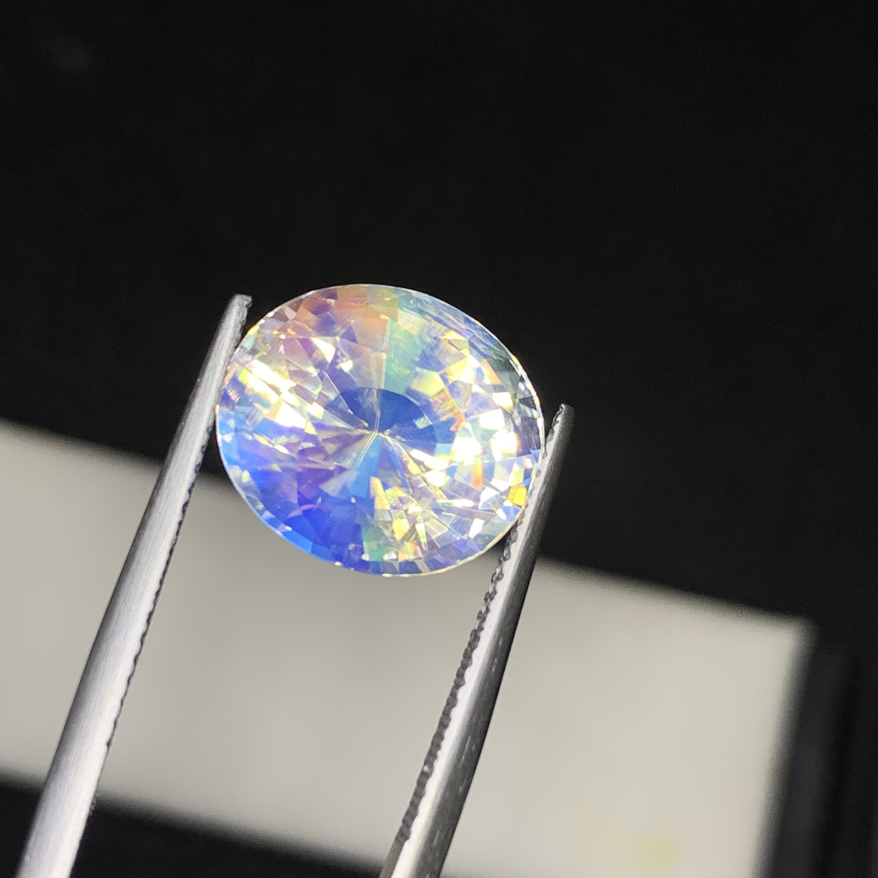 9.45 CT Natural Rainbow Moonstone Oval Shape Loose Gemstone