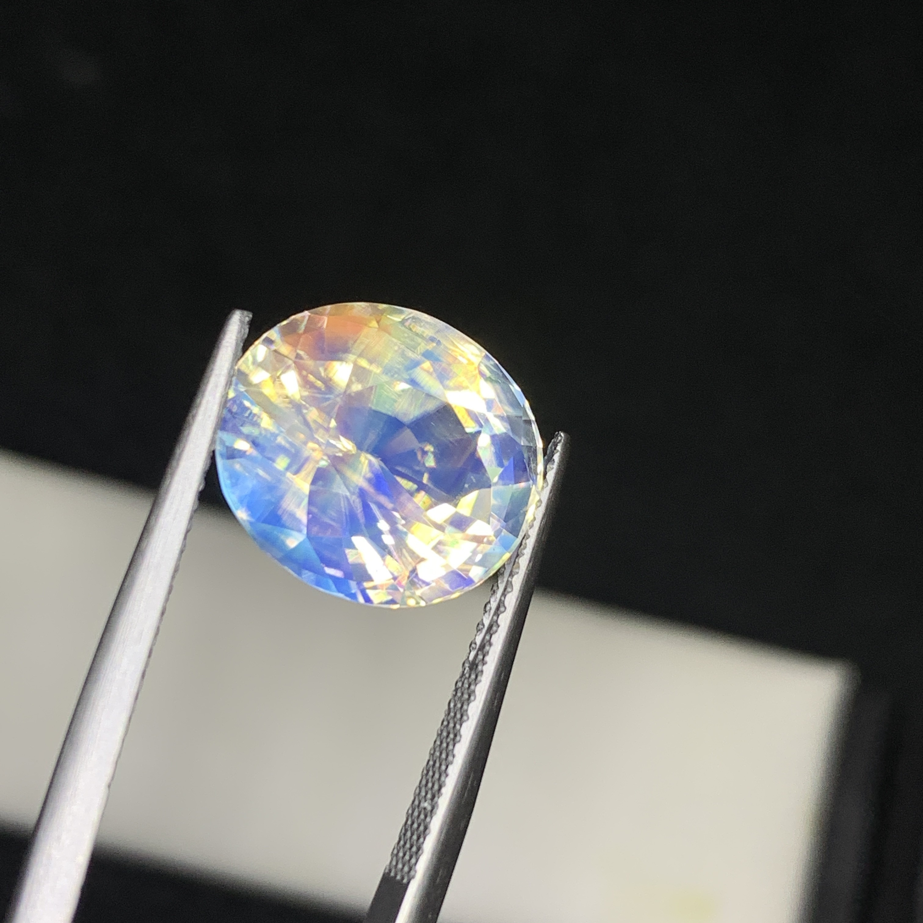 9.45 CT Natural Rainbow Moonstone Oval Shape Loose Gemstone