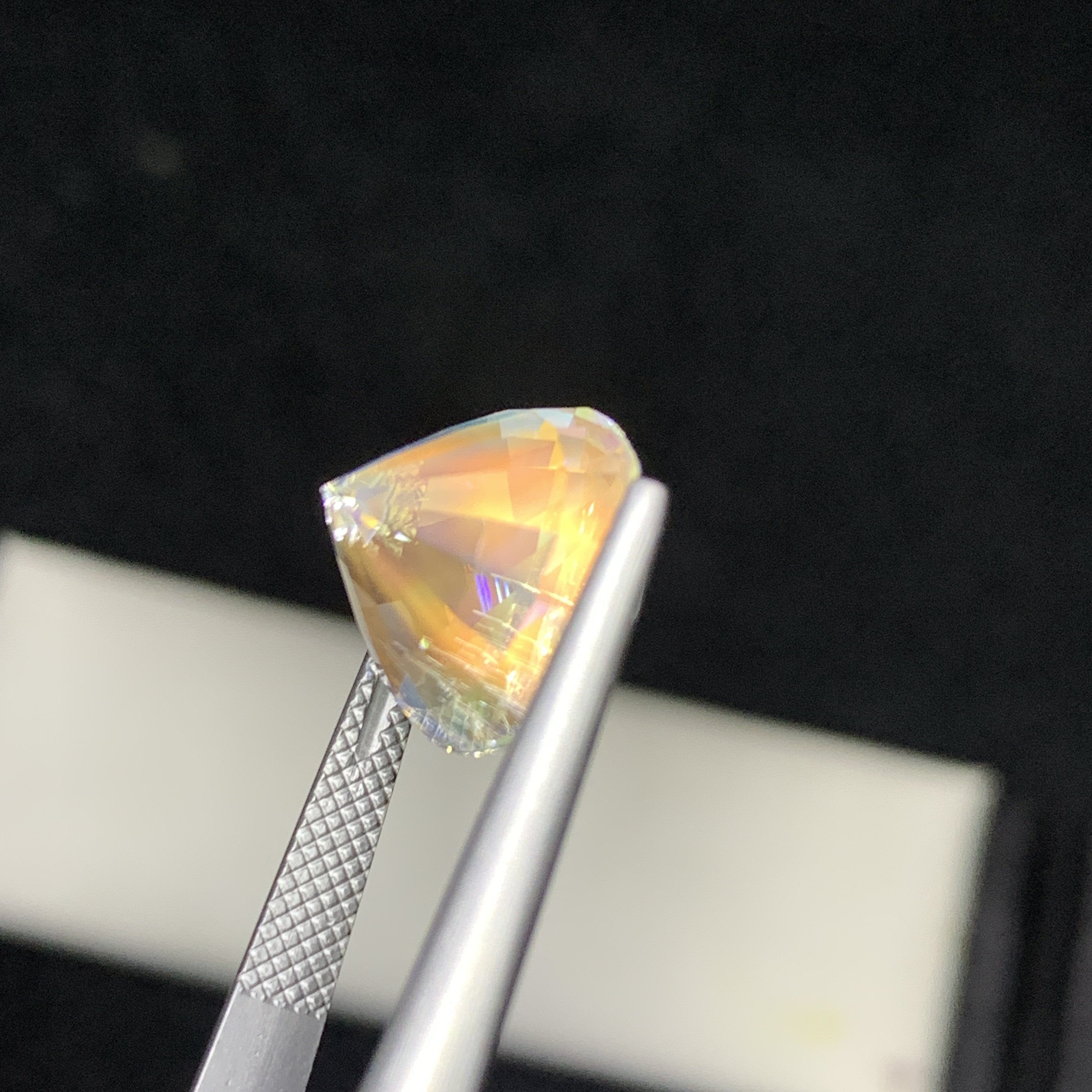 9.45 CT Natural Rainbow Moonstone Oval Shape Loose Gemstone