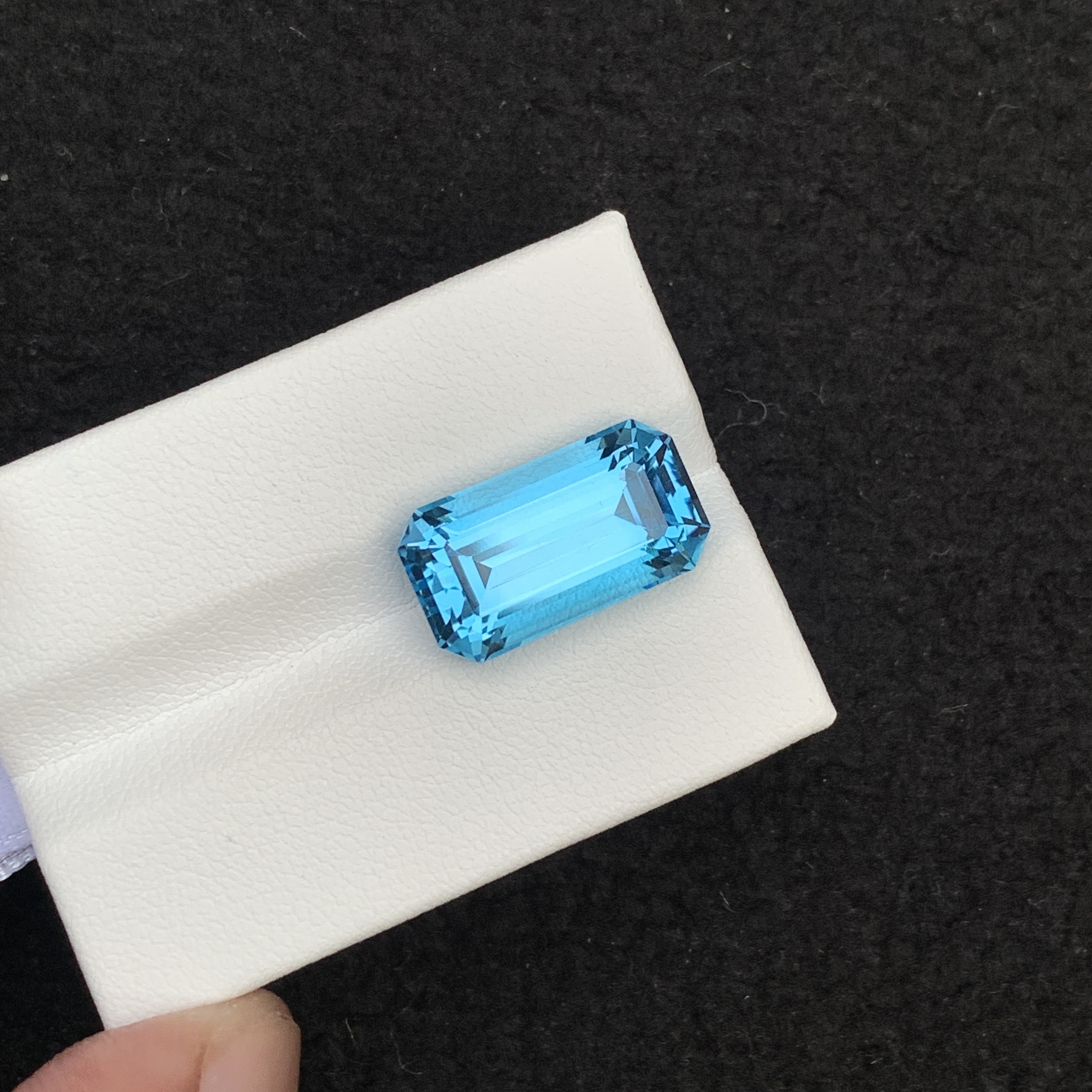 13.72 Ct Natural Bule Topaz Emerald shape Loose Gemstone