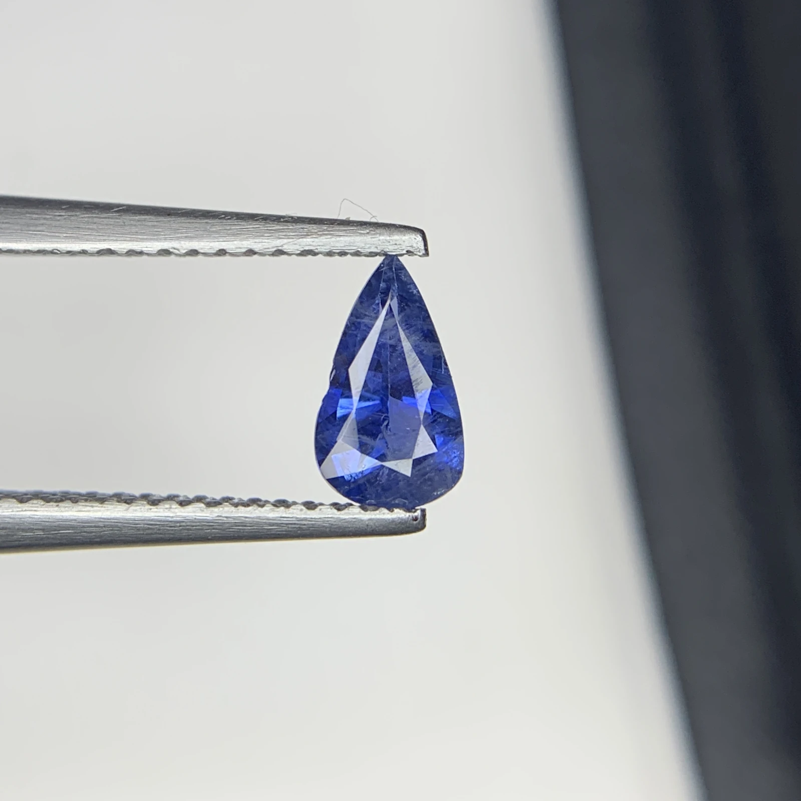 Natural 0.67 carat Kashmir Blue Sapphire Faceted Loose Gemstone For Jewelry Making