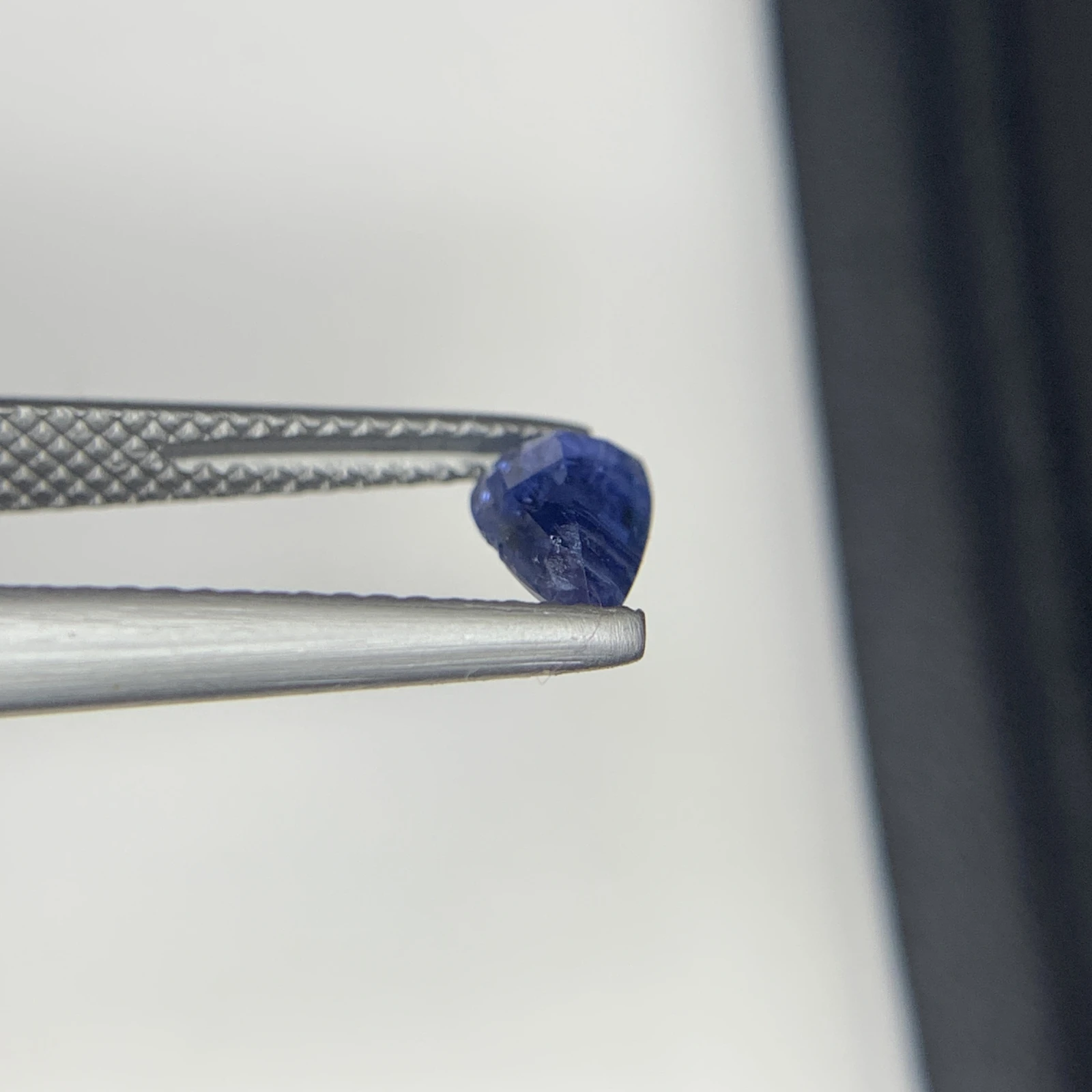 Natural 0.67 carat Kashmir Blue Sapphire Faceted Loose Gemstone For Jewelry Making