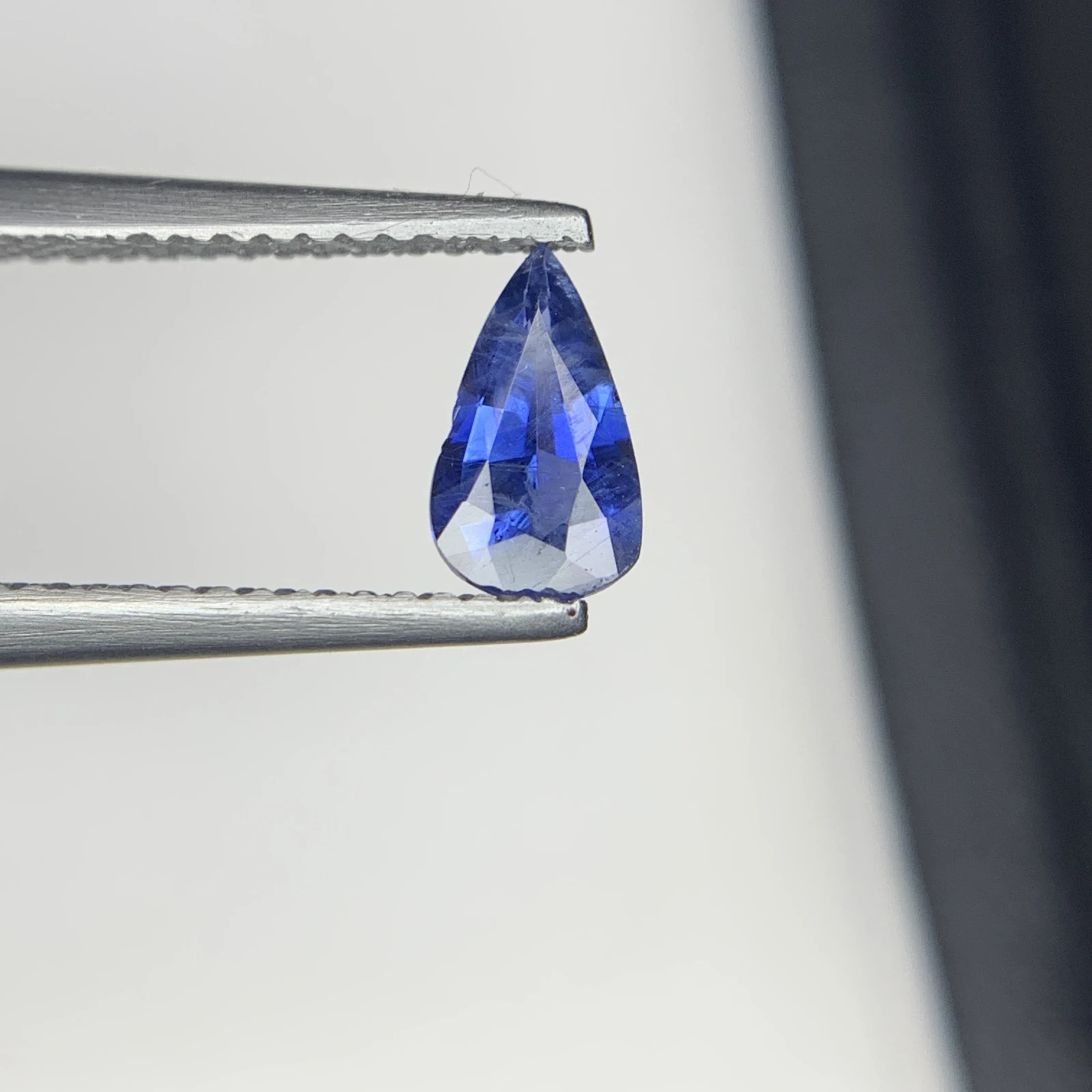 Natural 0.67 carat Kashmir Blue Sapphire Faceted Loose Gemstone For Jewelry Making