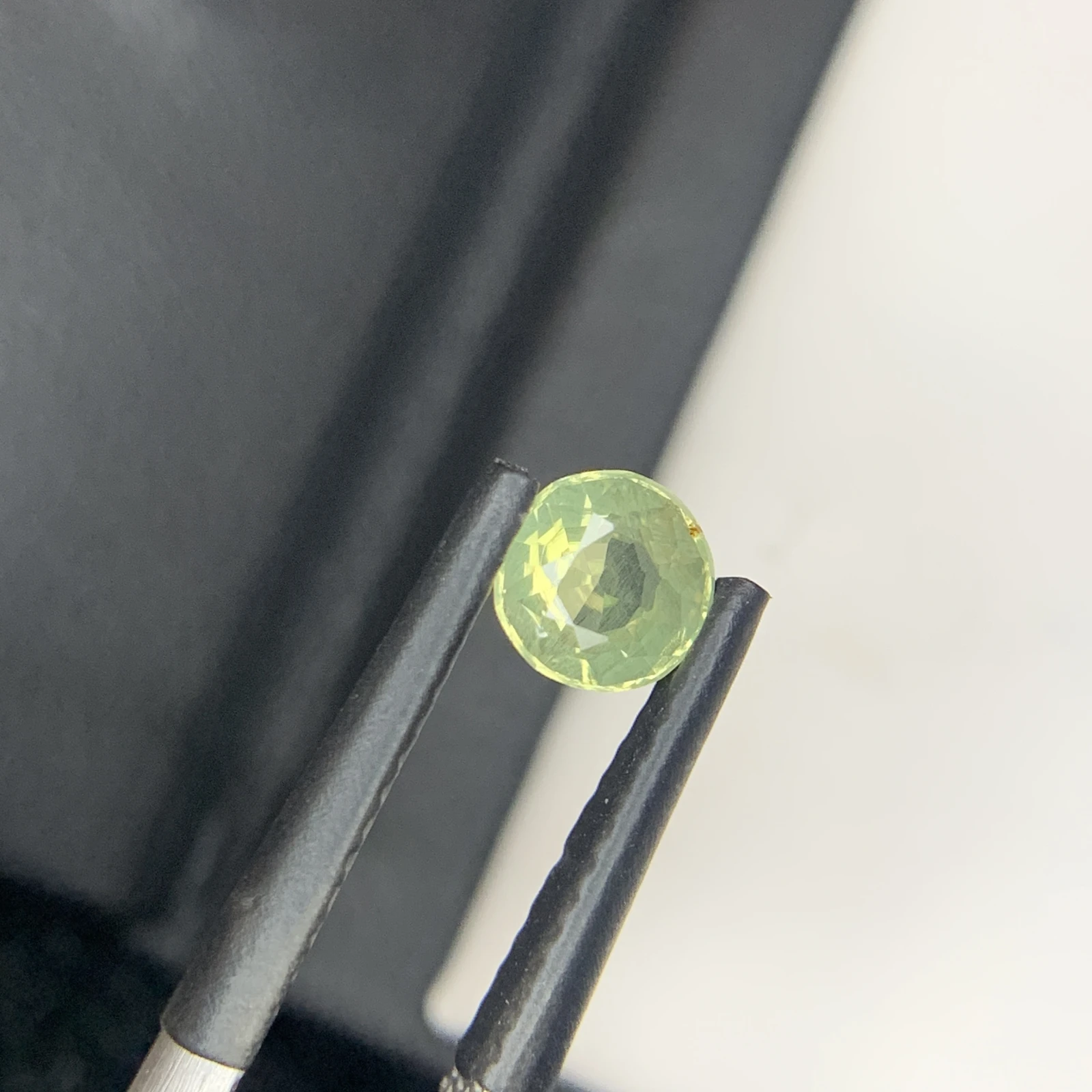 IGI Certified 0.67 ct Natural Green/Purplish Brown Alexandrite Round Shape Loose Gemstone from Sri Lanka