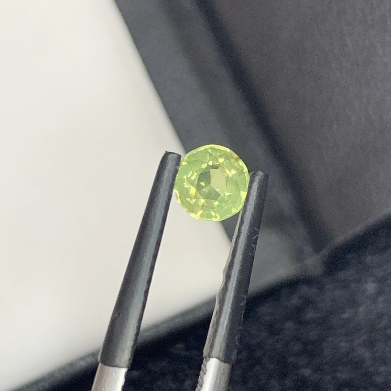 IGI Certified 0.67 ct Natural Green/Purplish Brown Alexandrite Round Shape Loose Gemstone from Sri Lanka