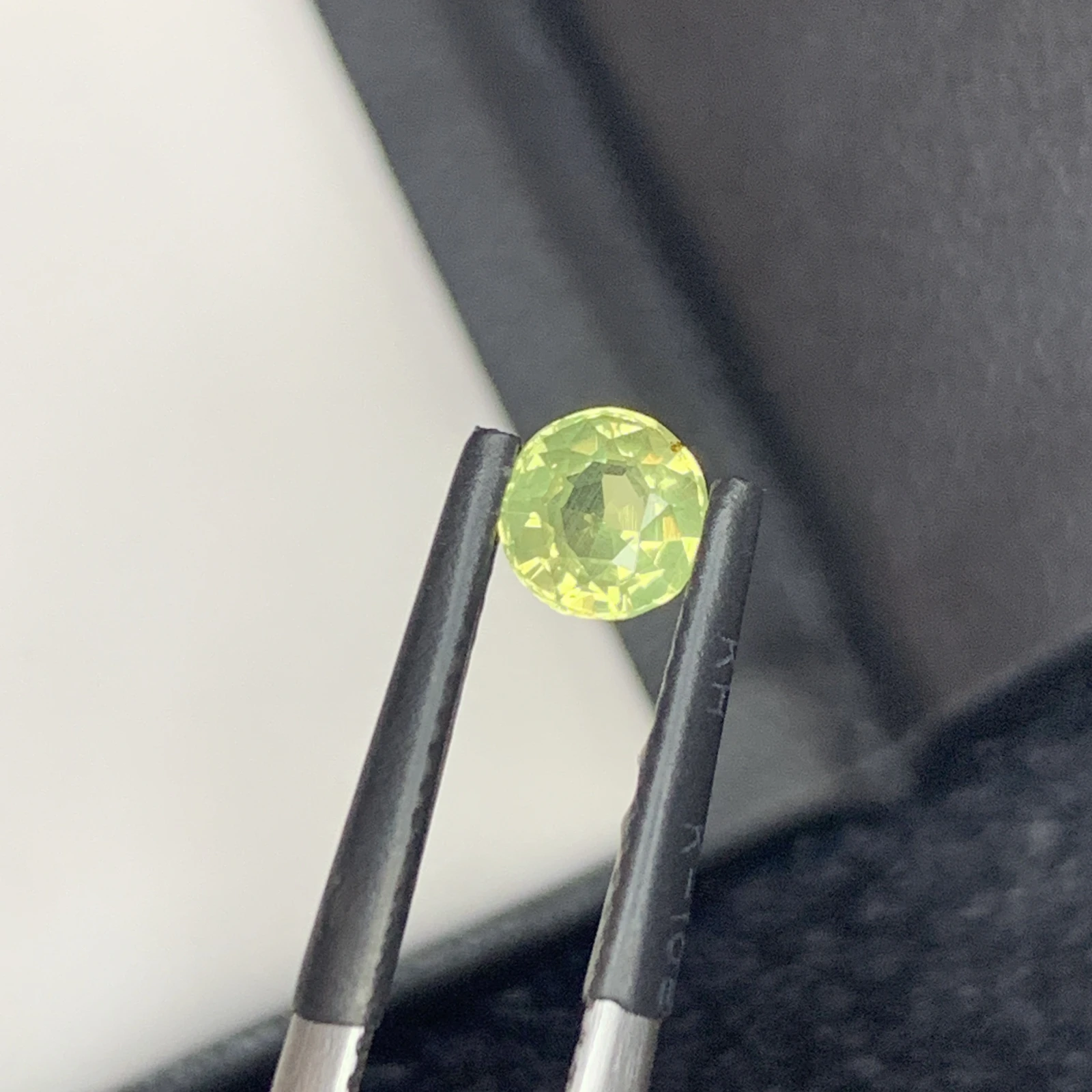 IGI Certified 0.67 ct Natural Green/Purplish Brown Alexandrite Round Shape Loose Gemstone from Sri Lanka