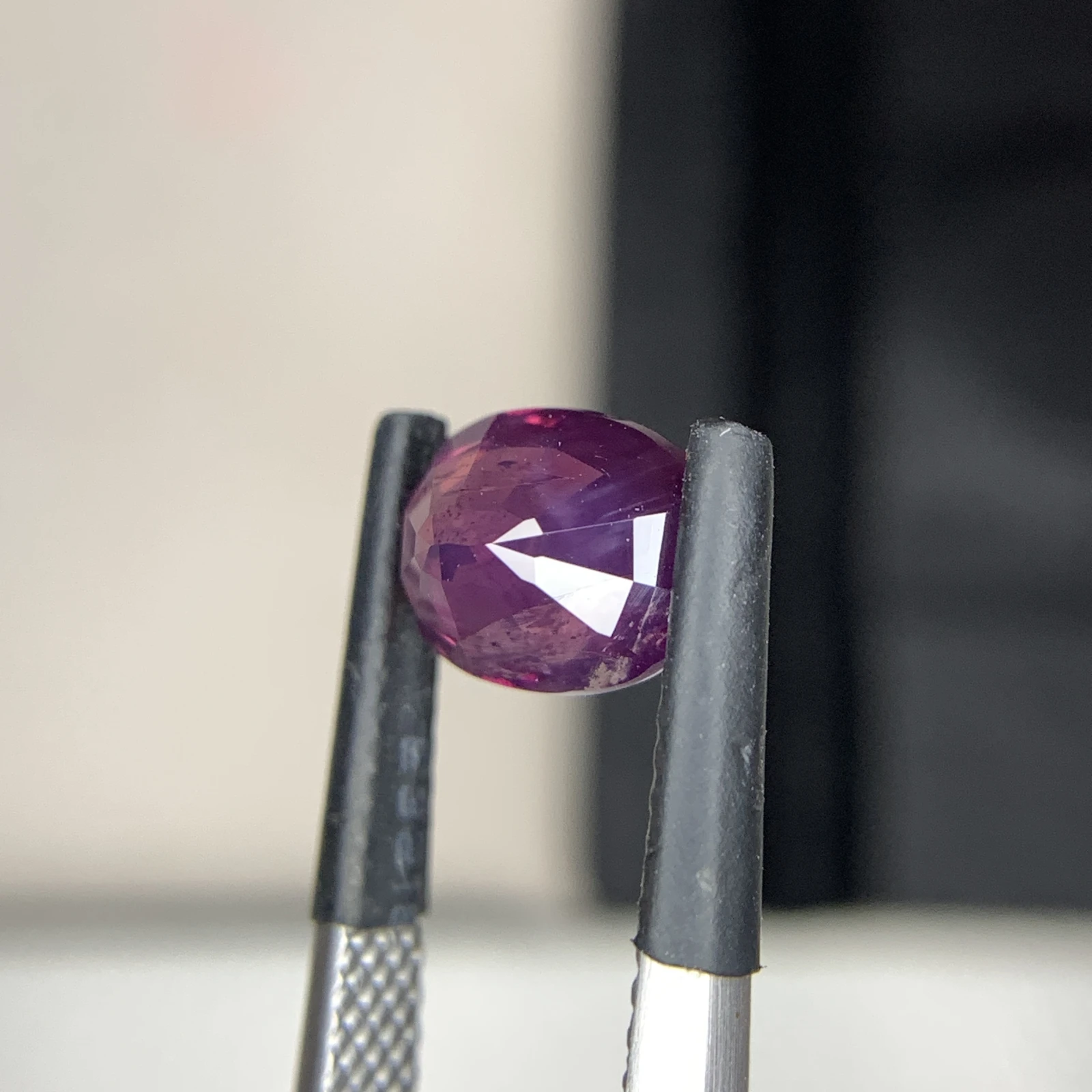2.07 ct Natural Purplish Red Kashmir Ruby Oval Shape Loose Gemstone from Pakistan