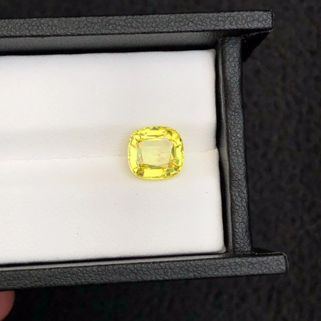4.27 ct Natural Vivid Yellow Sapphire Cushion Shape Loose Gemstone