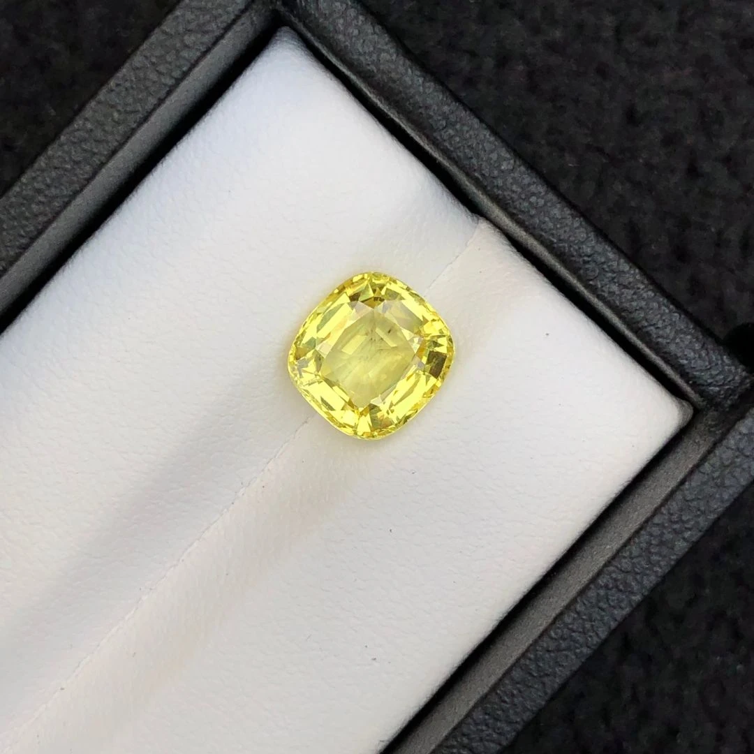 4.27 ct Natural Vivid Yellow Sapphire Cushion Shape Loose Gemstone