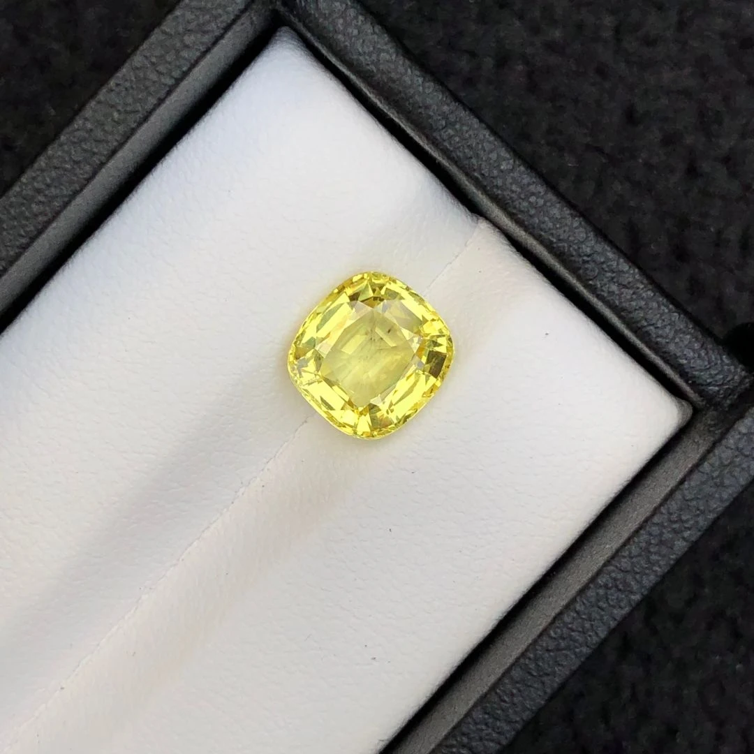 4.27 ct Natural Vivid Yellow Sapphire Cushion Shape Loose Gemstone