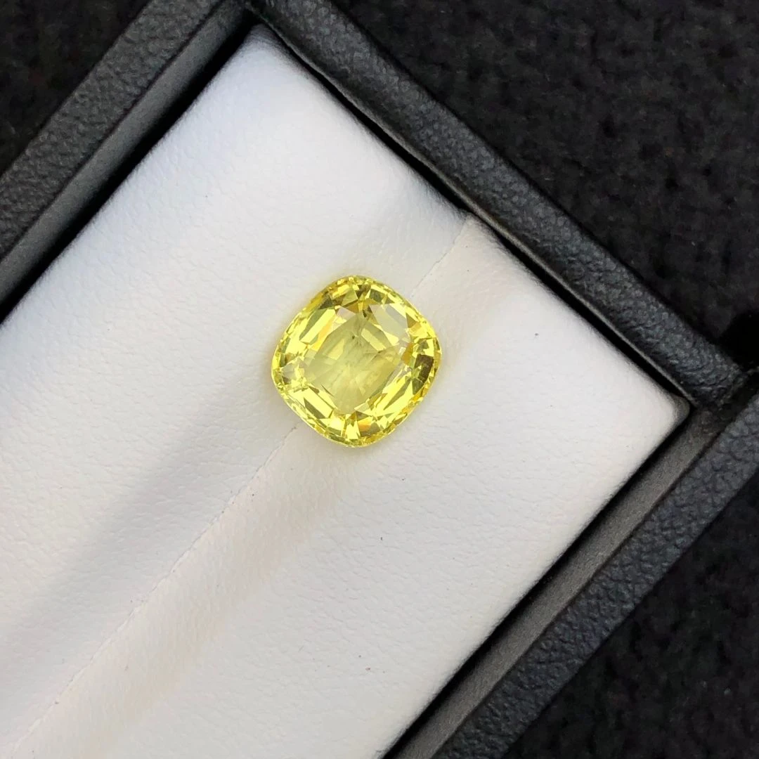 4.27 ct Natural Vivid Yellow Sapphire Cushion Shape Loose Gemstone