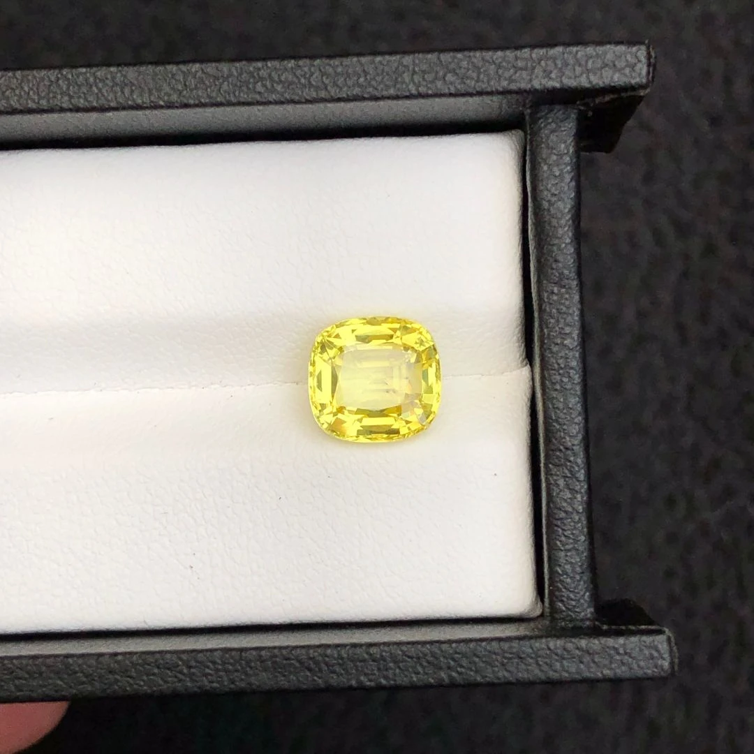4.27 ct Natural Vivid Yellow Sapphire Cushion Shape Loose Gemstone