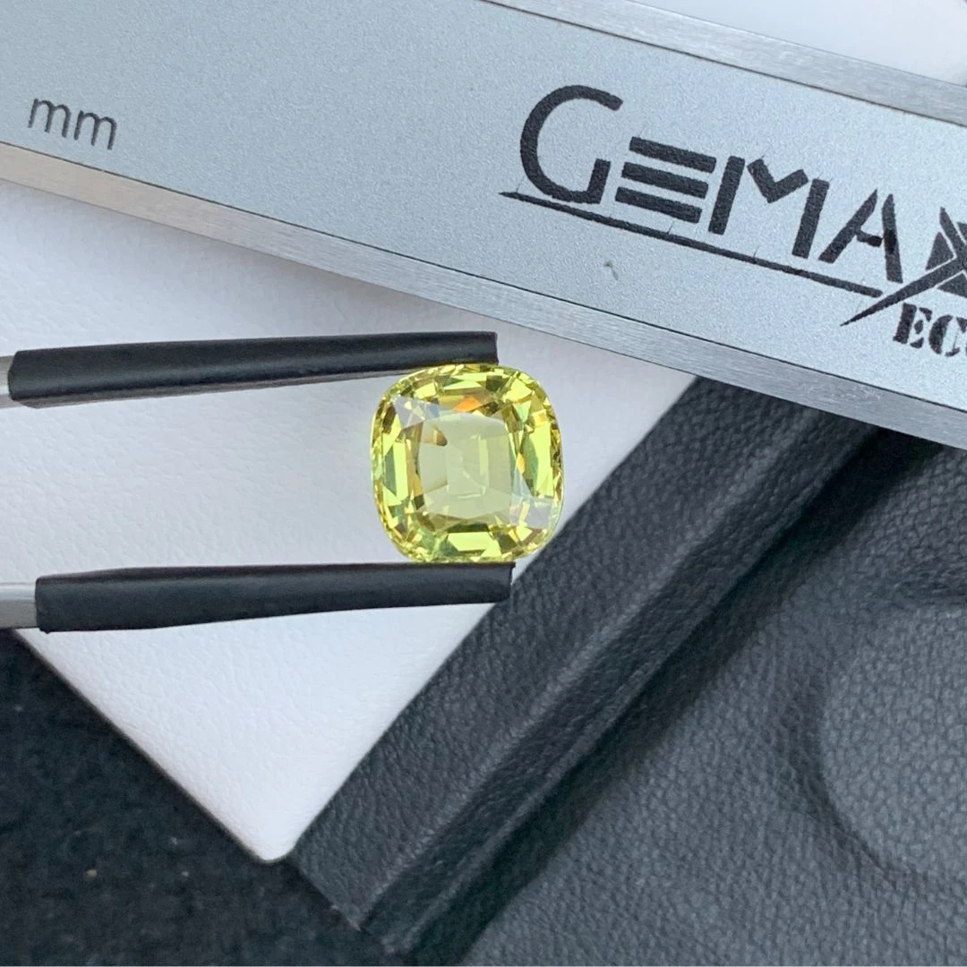 4.27 ct Natural Vivid Yellow Sapphire Cushion Shape Loose Gemstone