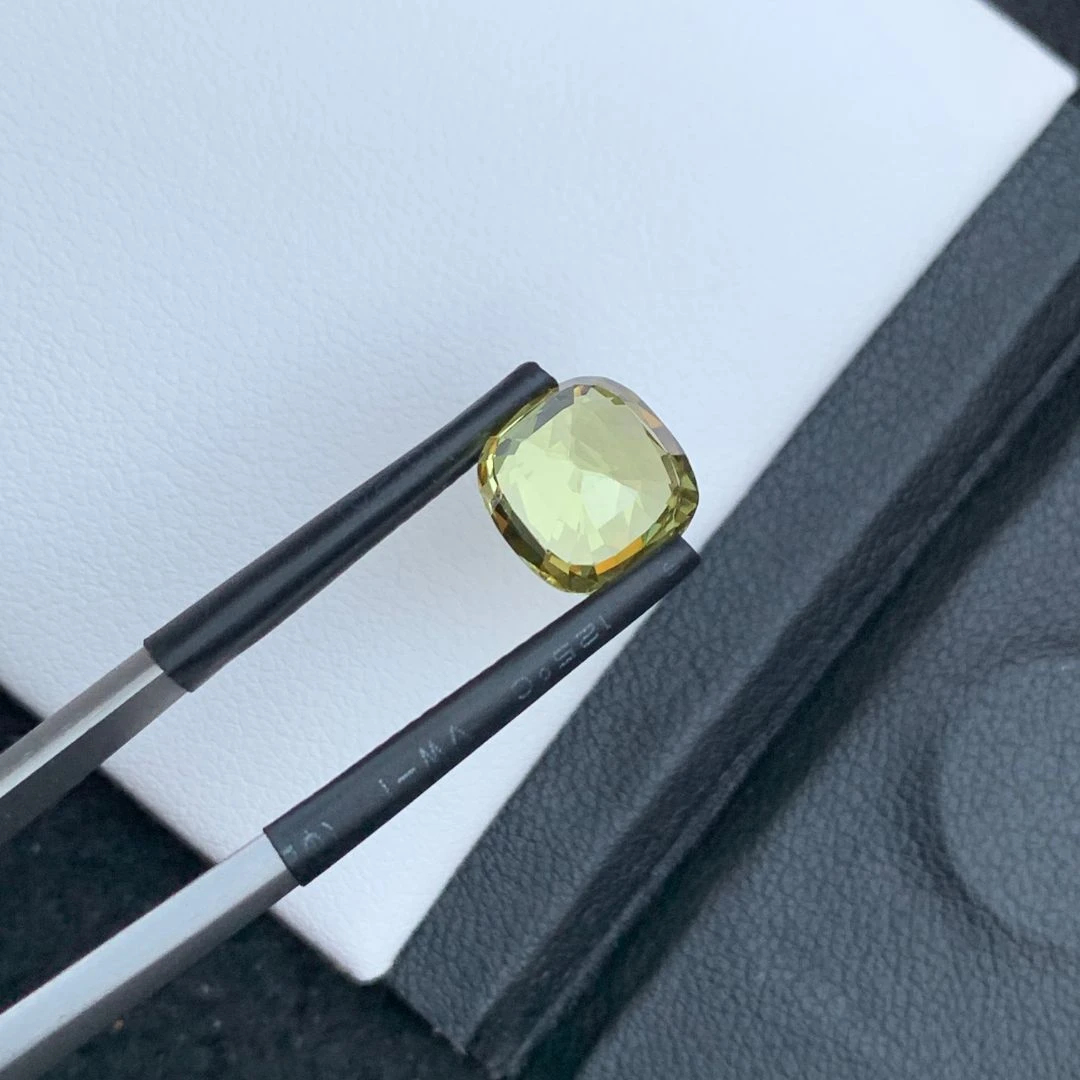 4.27 ct Natural Vivid Yellow Sapphire Cushion Shape Loose Gemstone
