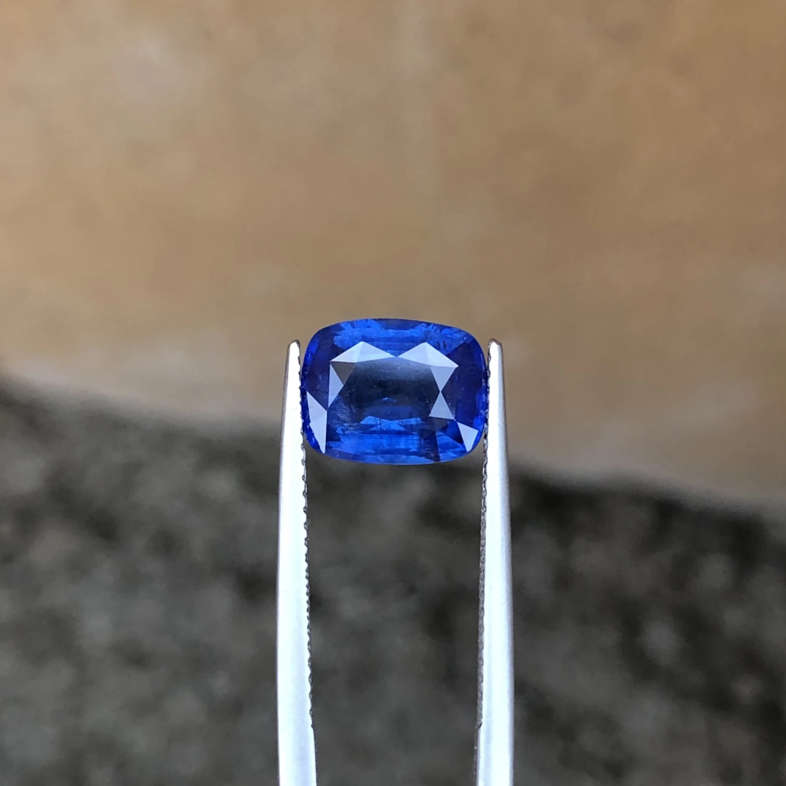 AIG Certified 3.91 ct Natural Blue Sapphire Cushion Shape Loose Gemstone from Sri Lanka