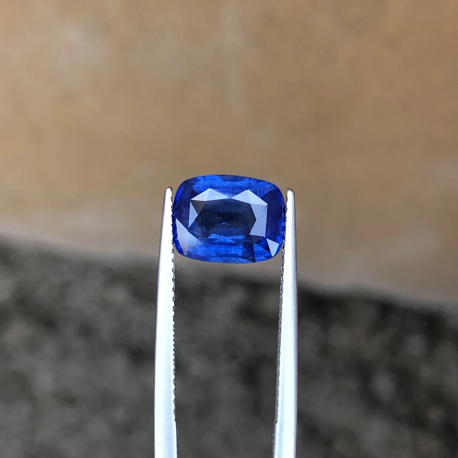 AIG Certified 3.91 ct Natural Blue Sapphire Cushion Shape Loose Gemstone from Sri Lanka