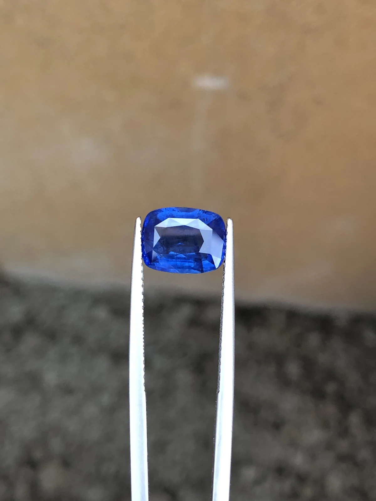 AIG Certified 3.91 ct Natural Blue Sapphire Cushion Shape Loose Gemstone from Sri Lanka