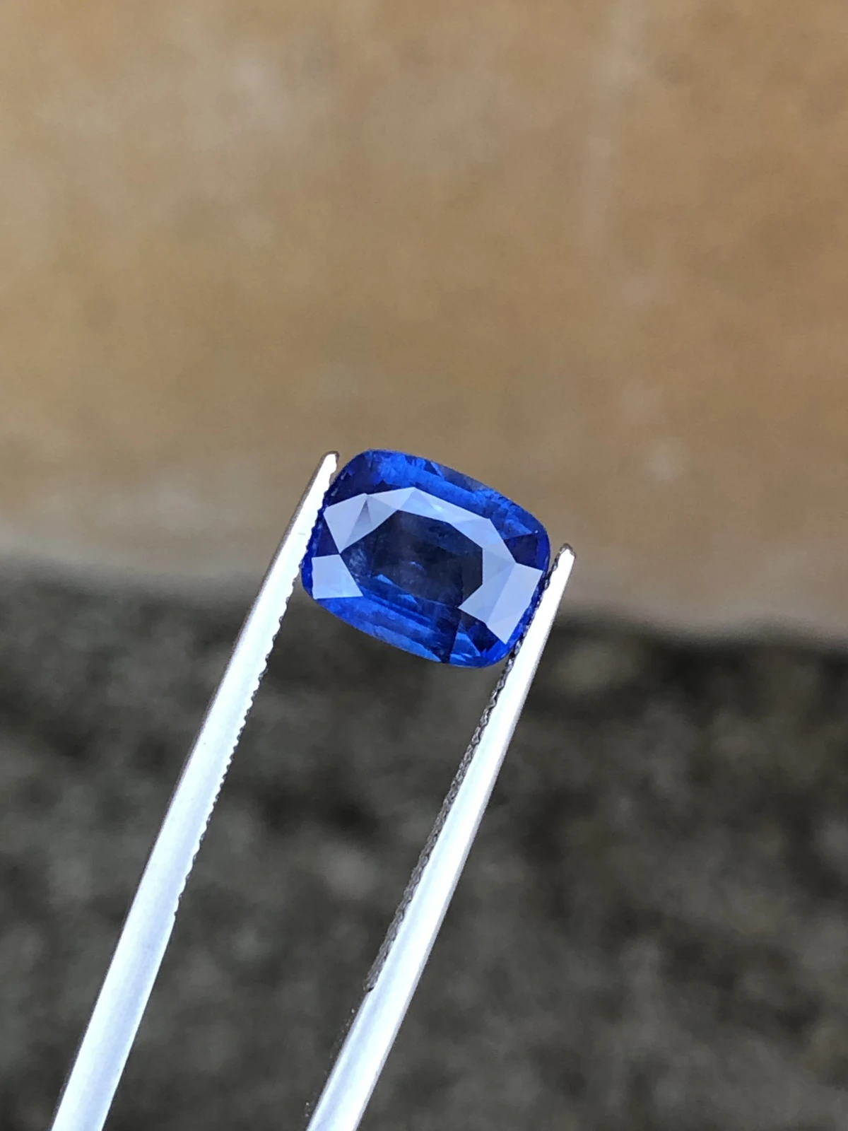 AIG Certified 3.91 ct Natural Blue Sapphire Cushion Shape Loose Gemstone from Sri Lanka