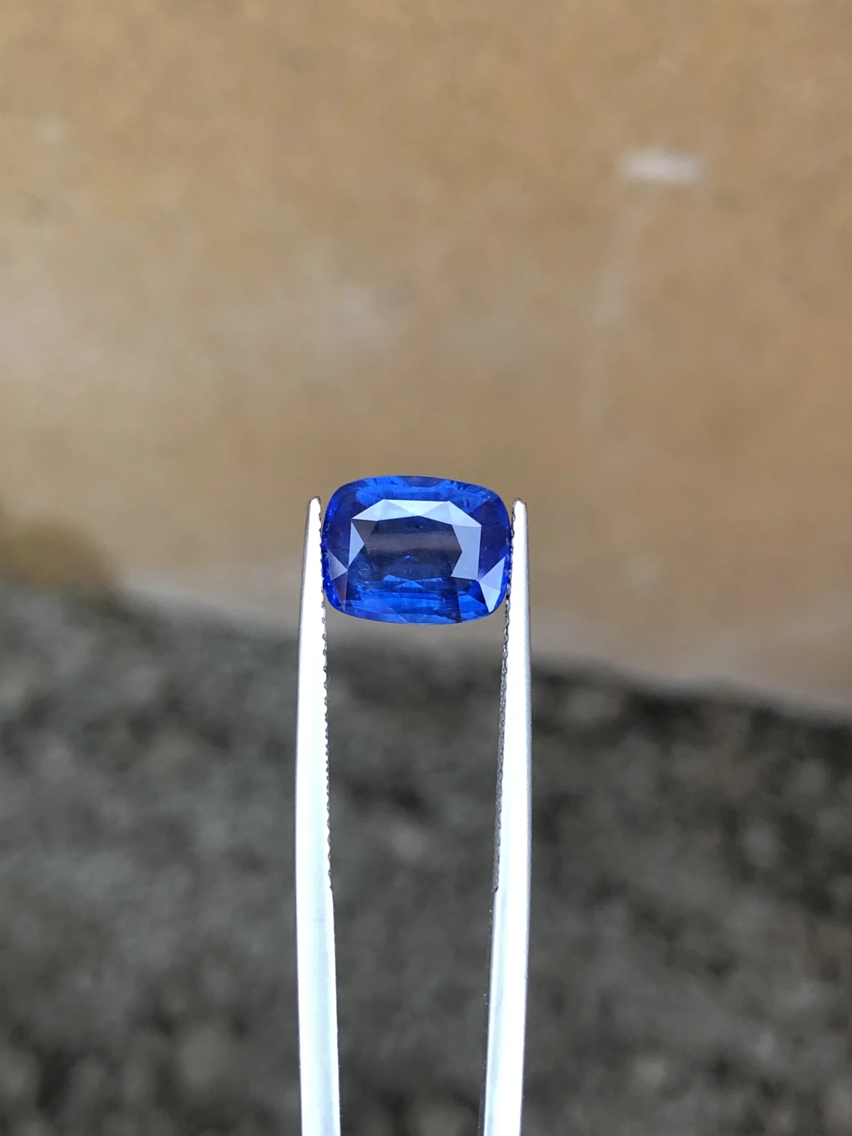AIG Certified 3.91 ct Natural Blue Sapphire Cushion Shape Loose Gemstone from Sri Lanka
