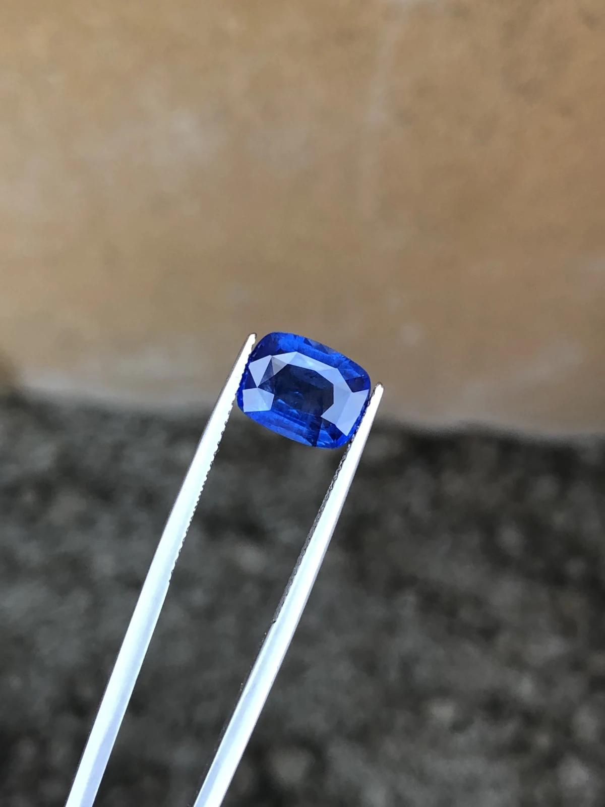 AIG Certified 3.91 ct Natural Blue Sapphire Cushion Shape Loose Gemstone from Sri Lanka