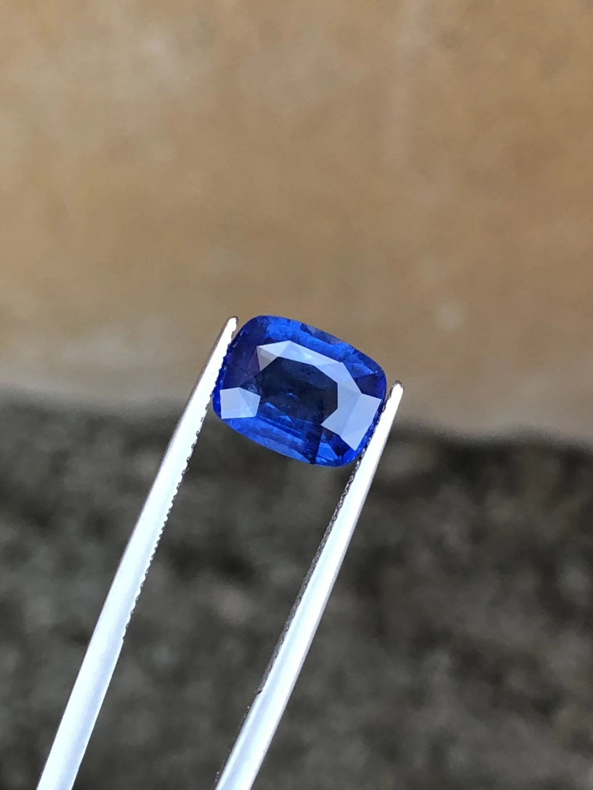 AIG Certified 3.91 ct Natural Blue Sapphire Cushion Shape Loose Gemstone from Sri Lanka