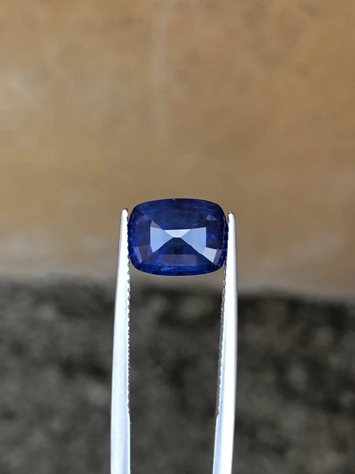 AIG Certified 3.91 ct Natural Blue Sapphire Cushion Shape Loose Gemstone from Sri Lanka