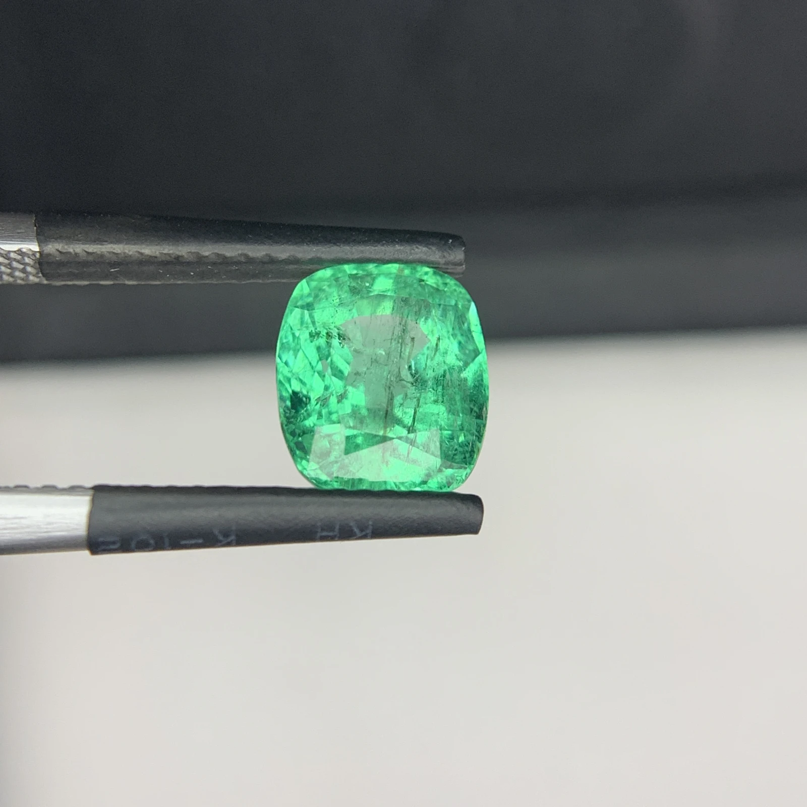 IGI Certified 2.55 ct Natural Panjshir Emerald Cushion Shape Loose Gemstone from Afghanistan