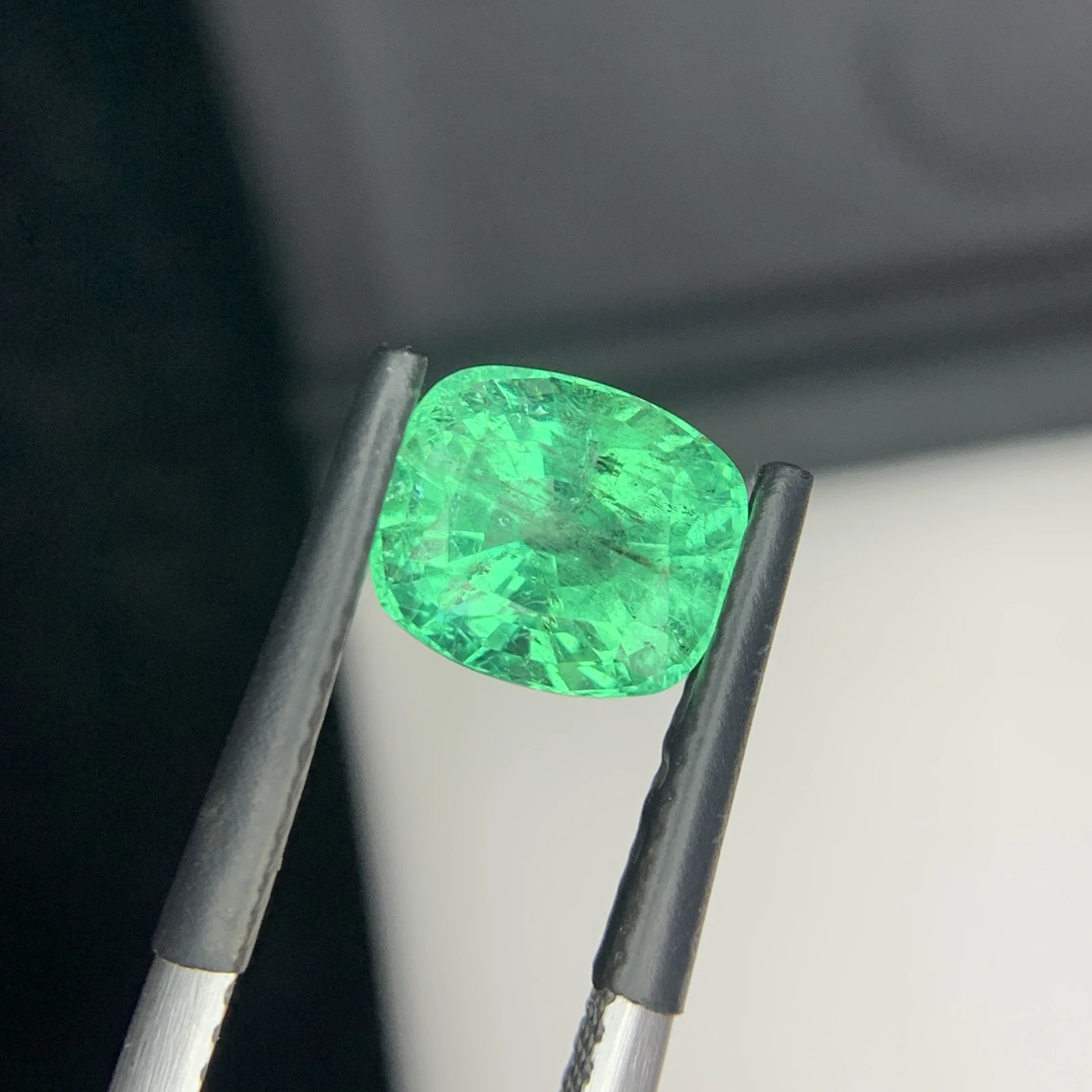 IGI Certified 2.55 ct Natural Panjshir Emerald Cushion Shape Loose Gemstone from Afghanistan