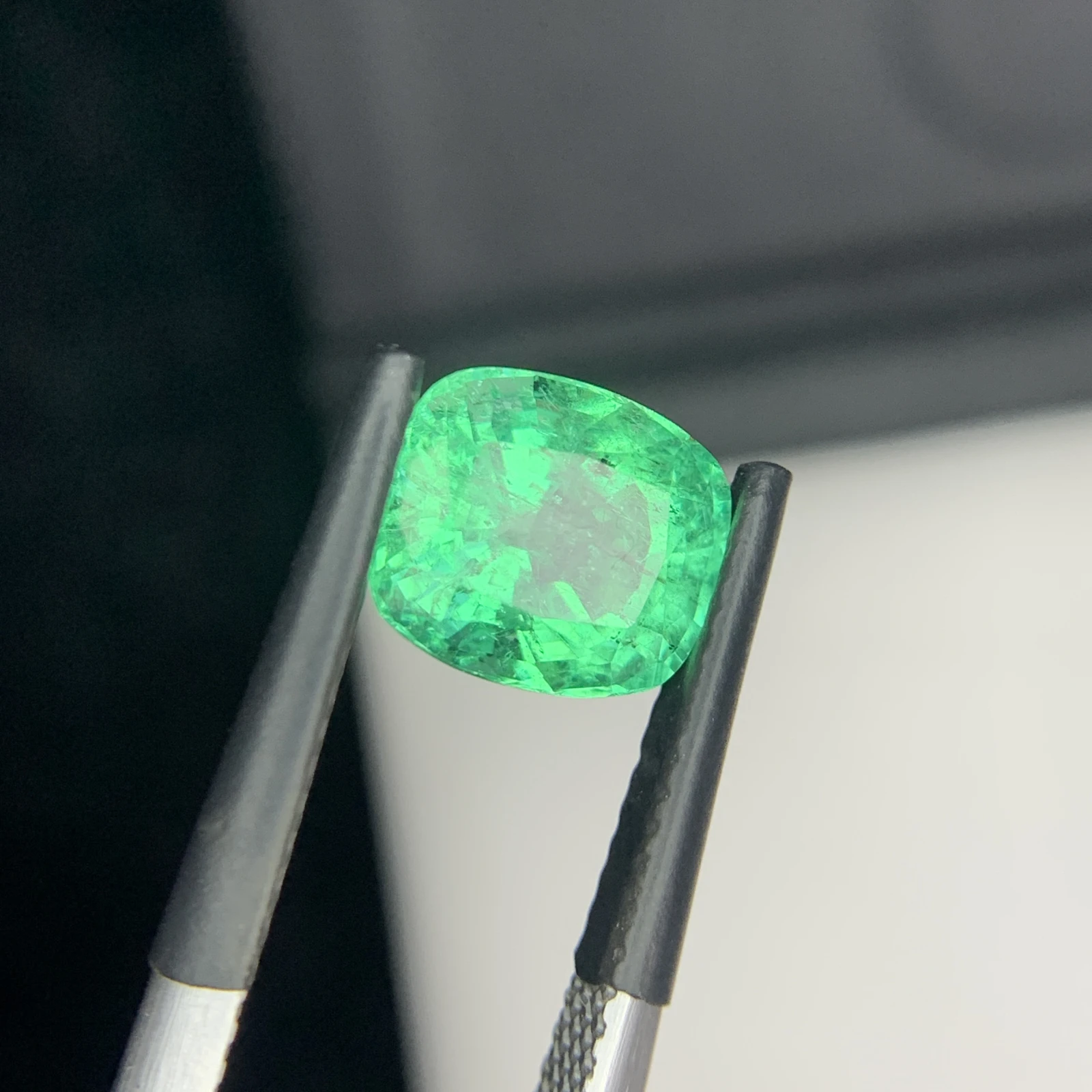 IGI Certified 2.55 ct Natural Panjshir Emerald Cushion Shape Loose Gemstone from Afghanistan