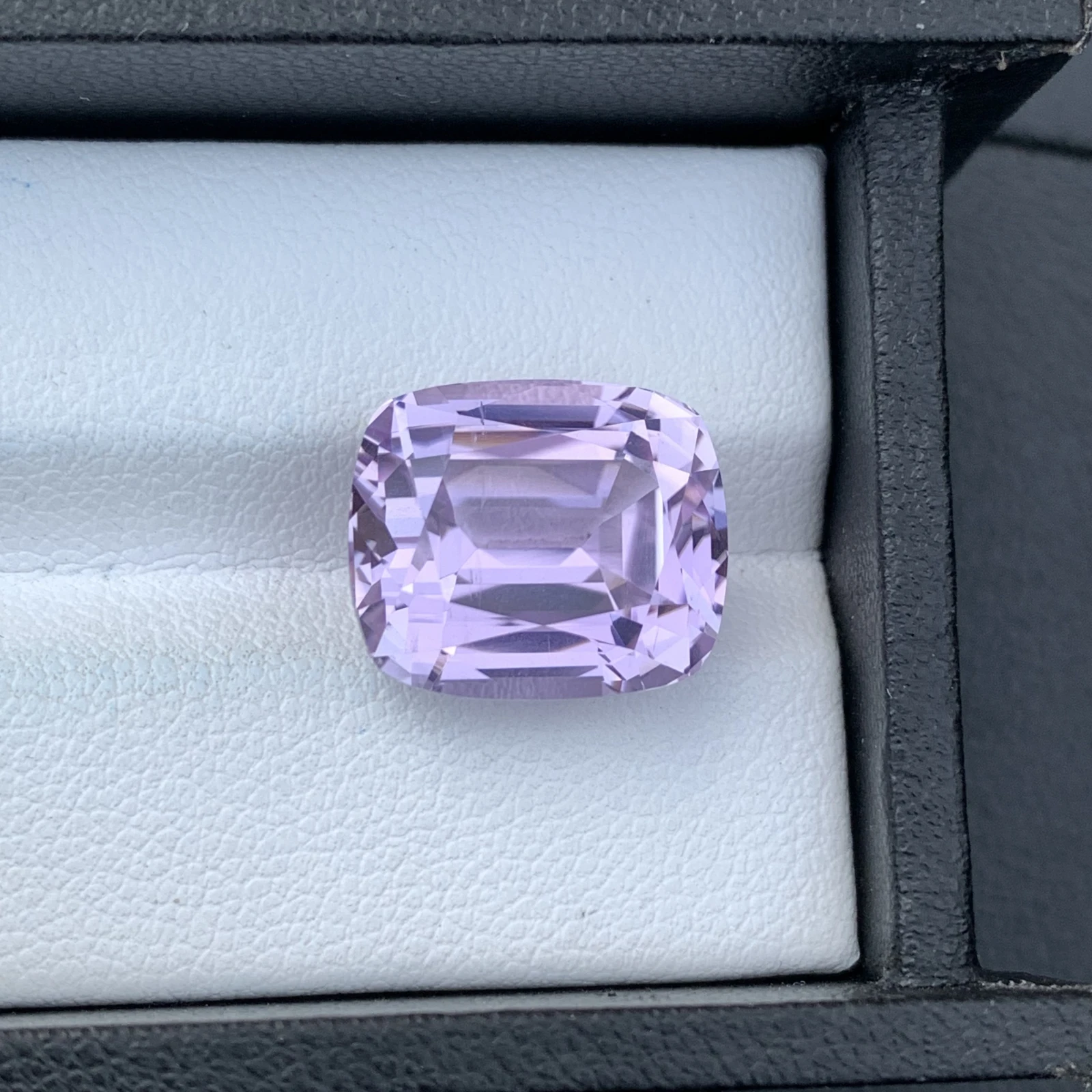 Natural Pink Kunzite 14.70 Carat Faceted Cushion Shape Loose Gemstone For Jewelry