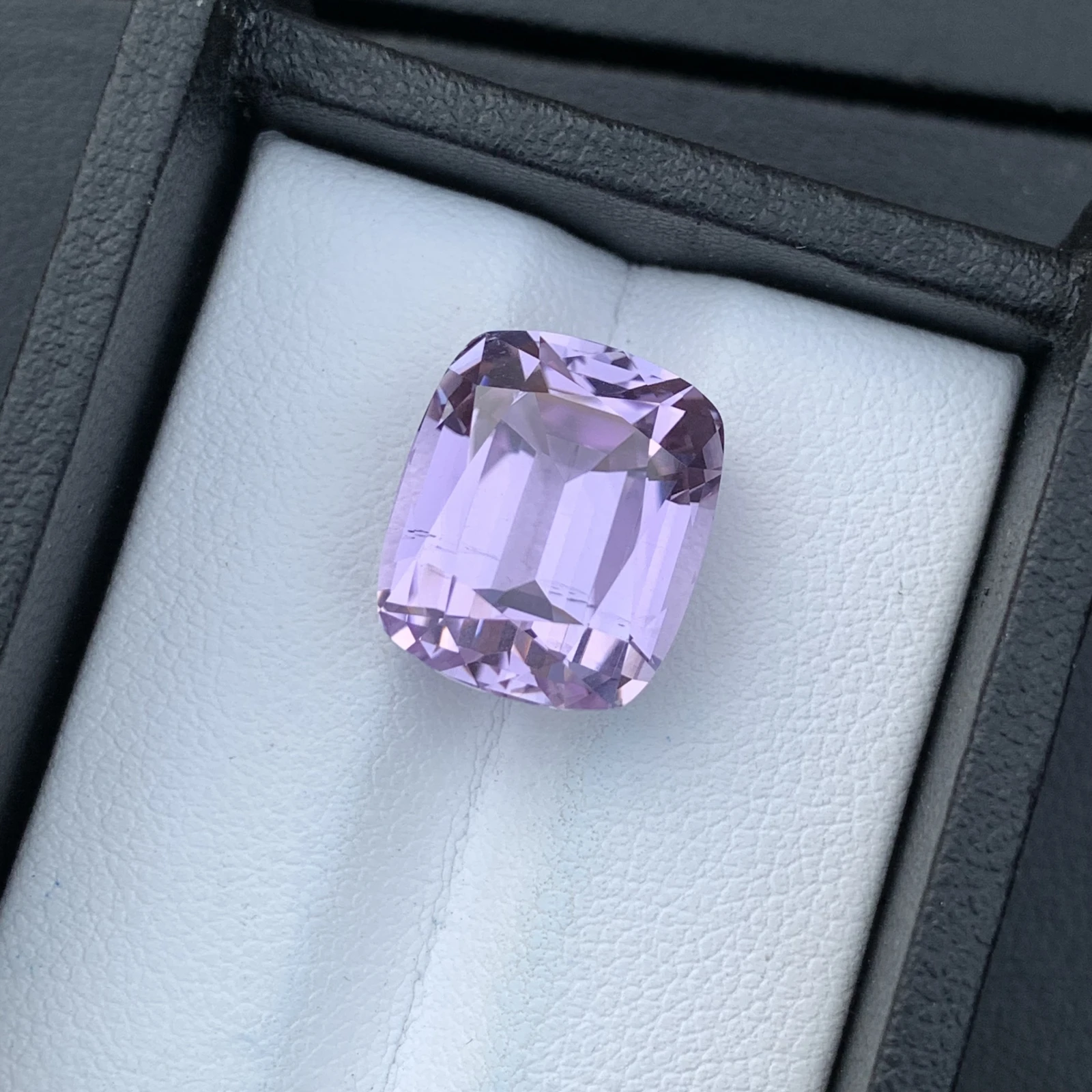 Natural Pink Kunzite 14.70 Carat Faceted Cushion Shape Loose Gemstone For Jewelry