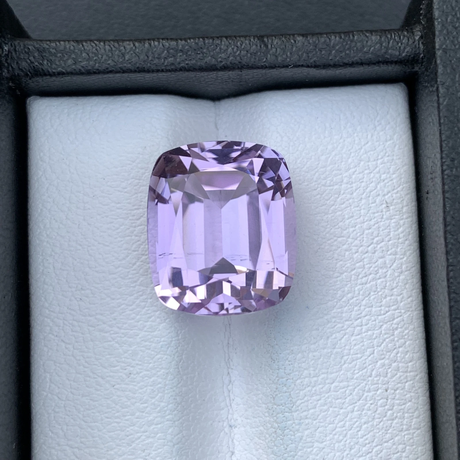 Natural Pink Kunzite 14.70 Carat Faceted Cushion Shape Loose Gemstone For Jewelry