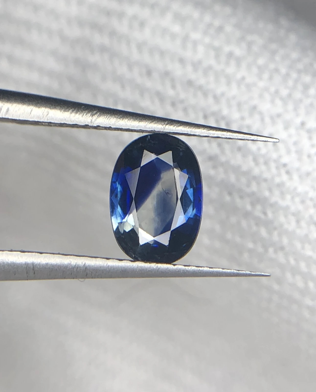 1.23ct Point Blue sapphire from Srilanka