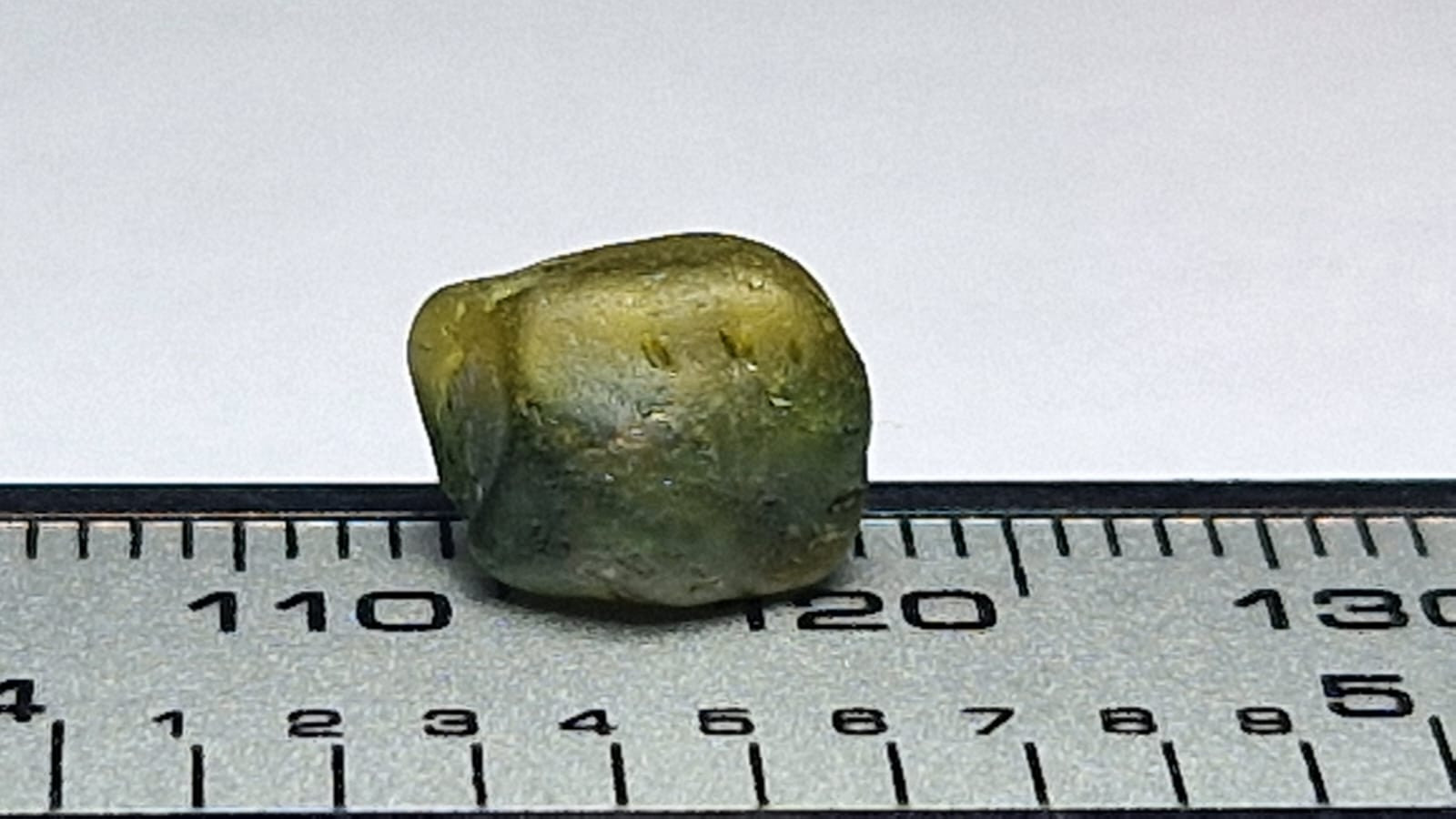 3.75 Carat Bi color Sapphire Facet Rough from Nigeria