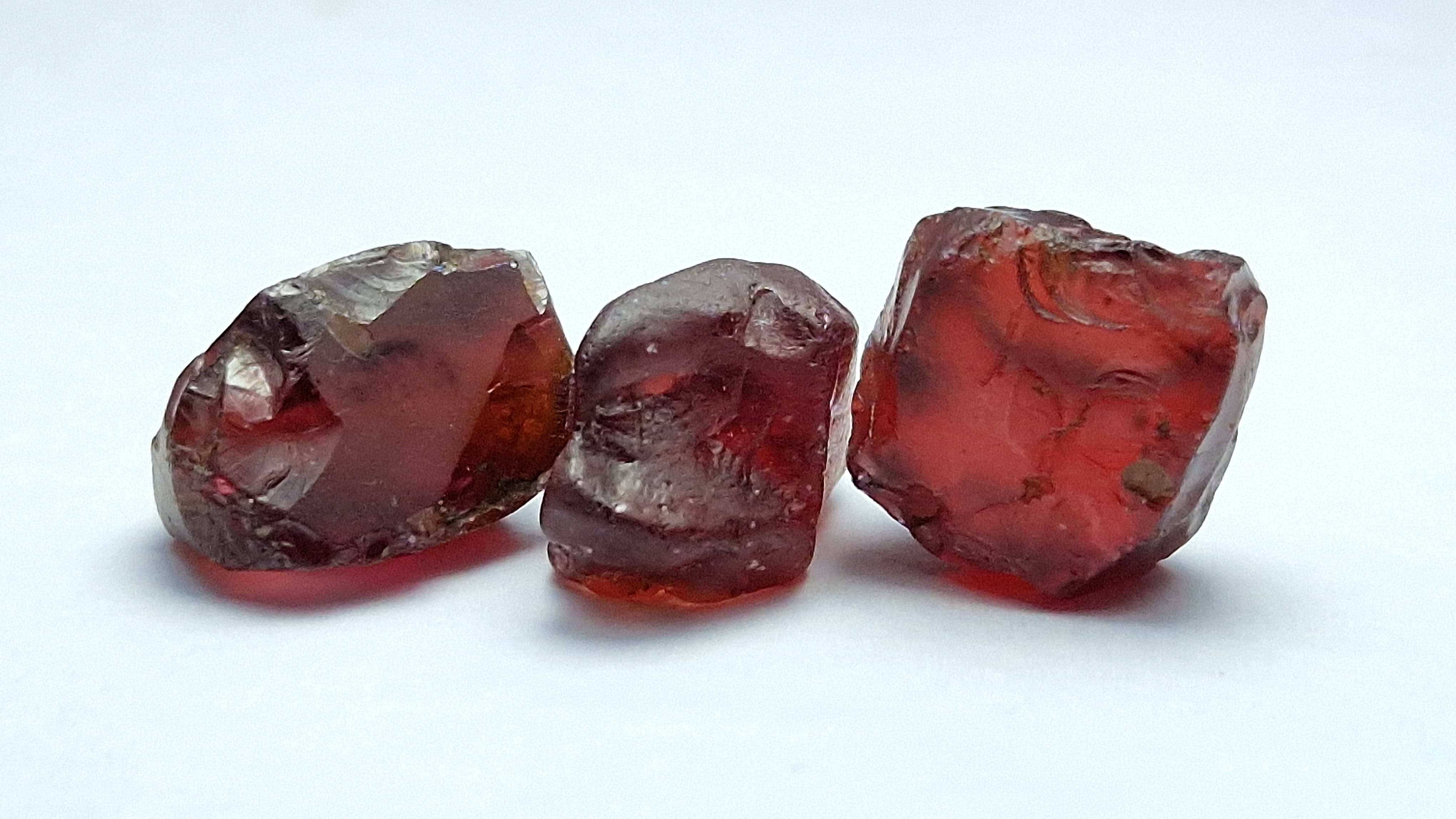 17.75 Ct. Malaya Garnets Facet Rough from Nigeria