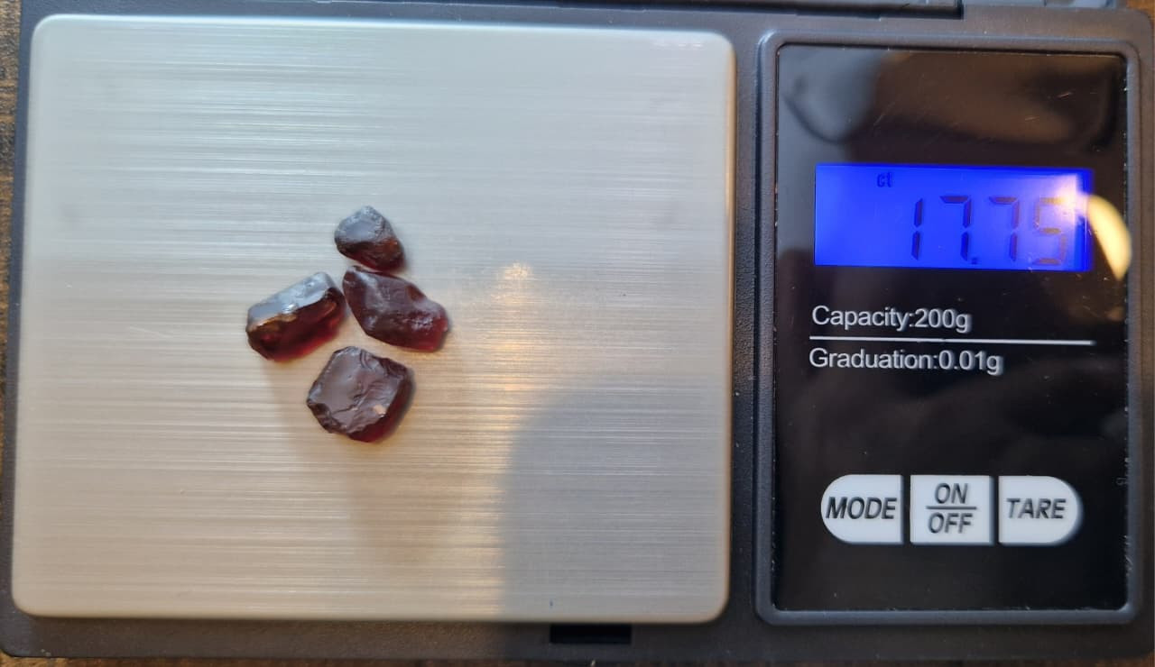 17.75 Ct. Malaya Garnets Facet Rough from Nigeria