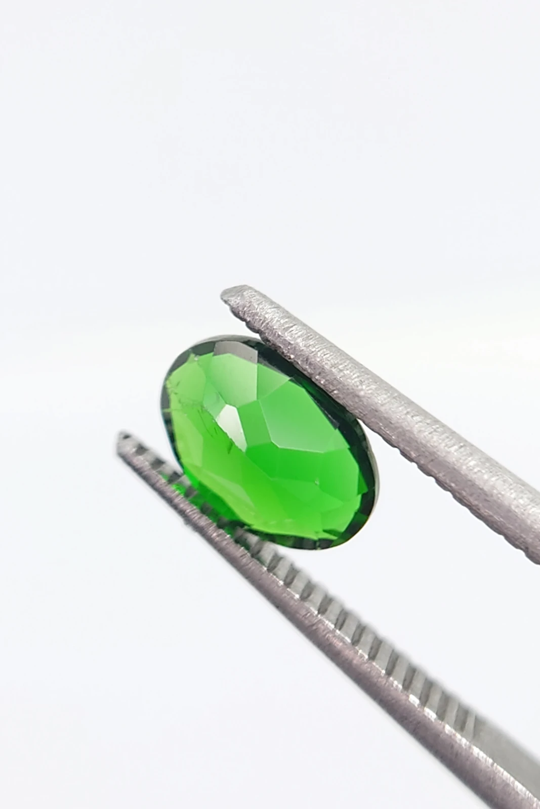 0.8ct Natural Chrome Diopside Oval Cut Loose Gemstone from Pakistan