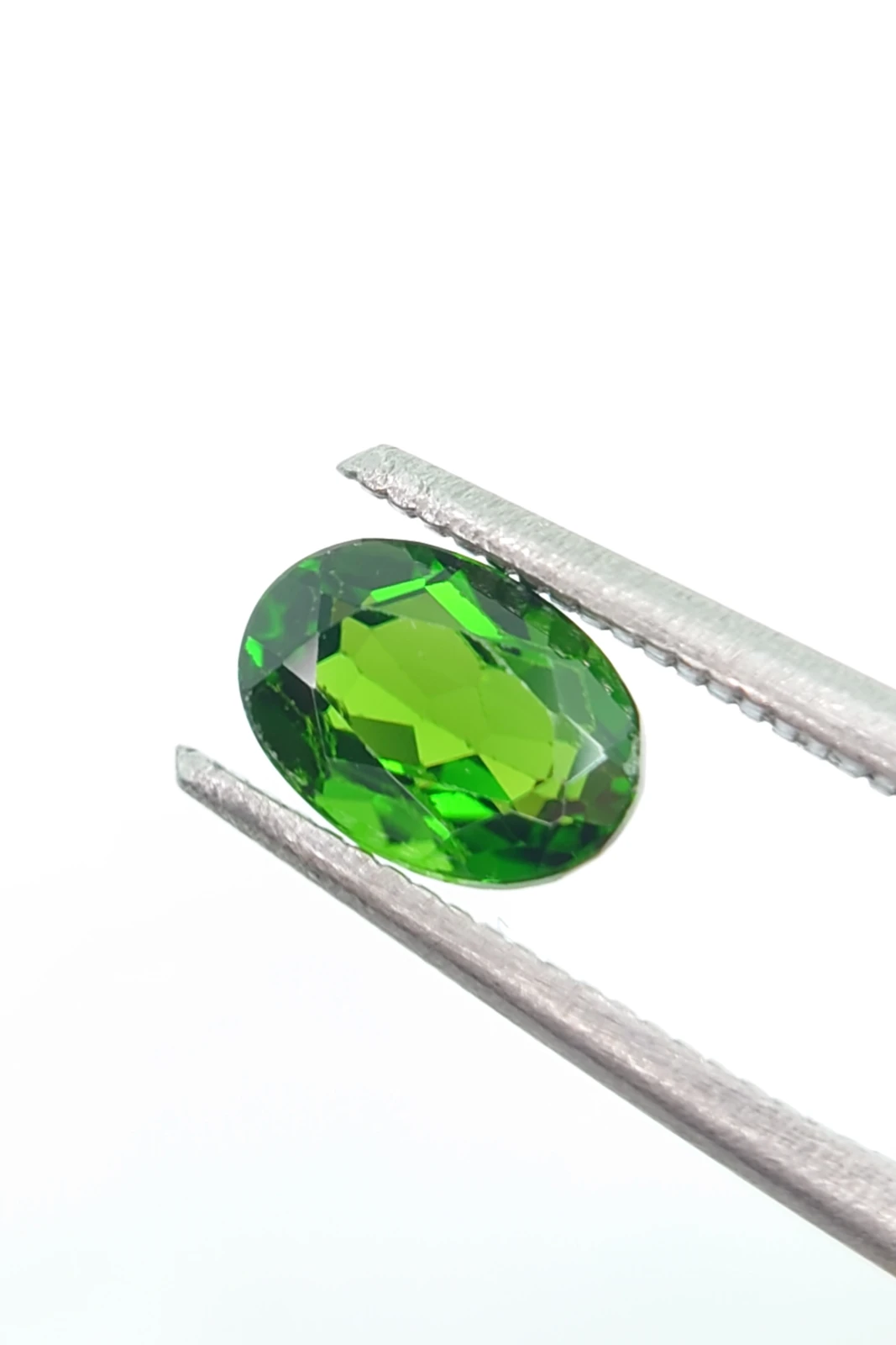 0.8ct Natural Oval Cut Chrome Diopside from Pakistan