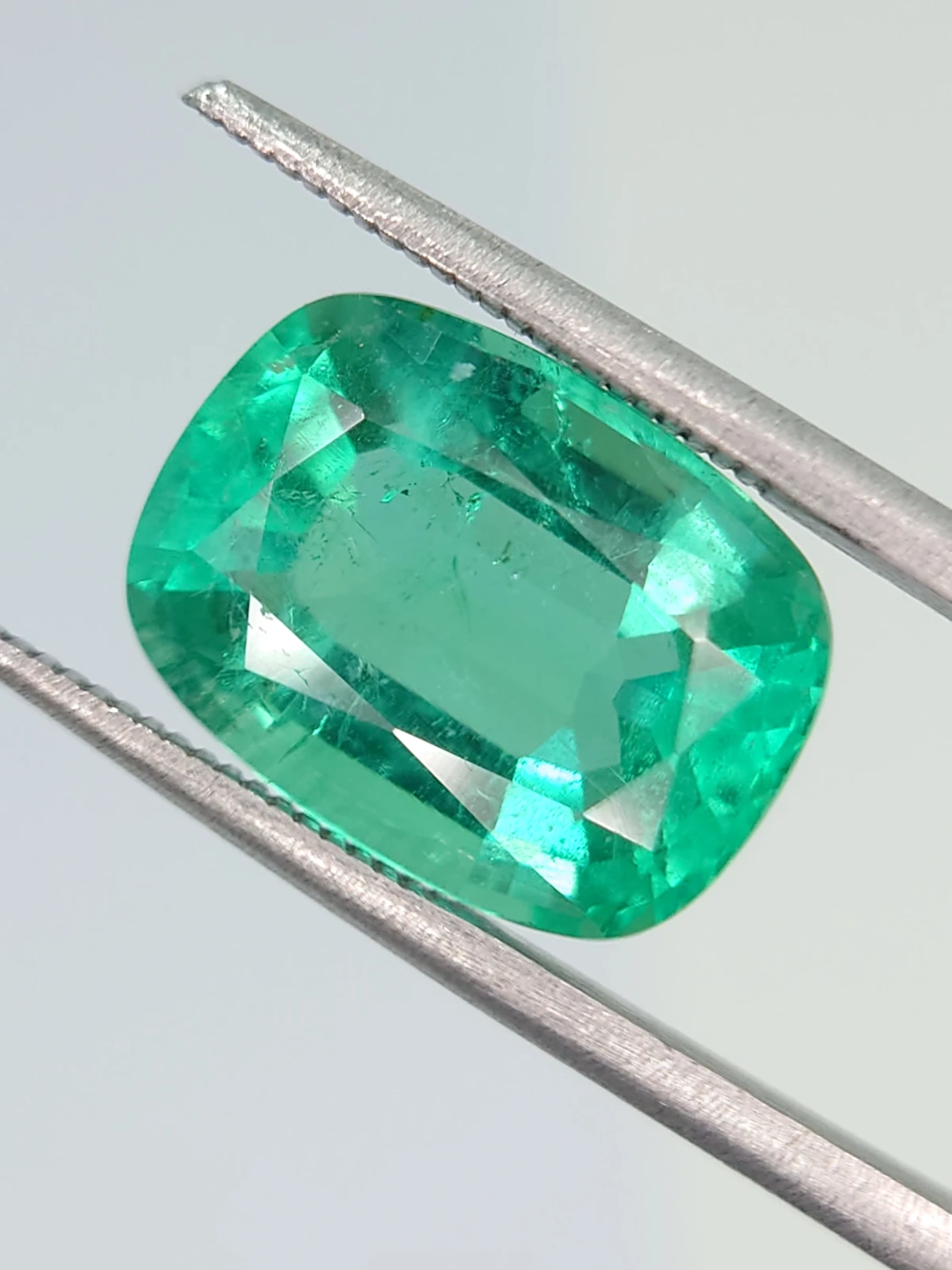 6.95ct Natural Cushion Cut Emerald Loose Gemstone From Afghanistan
