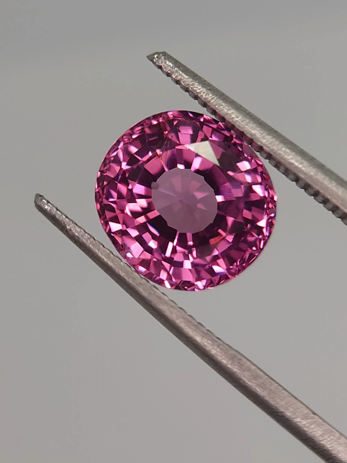 3.75ct Tajik Spinel in Vivid Raspberry Pink Color Round Brilliant Cut