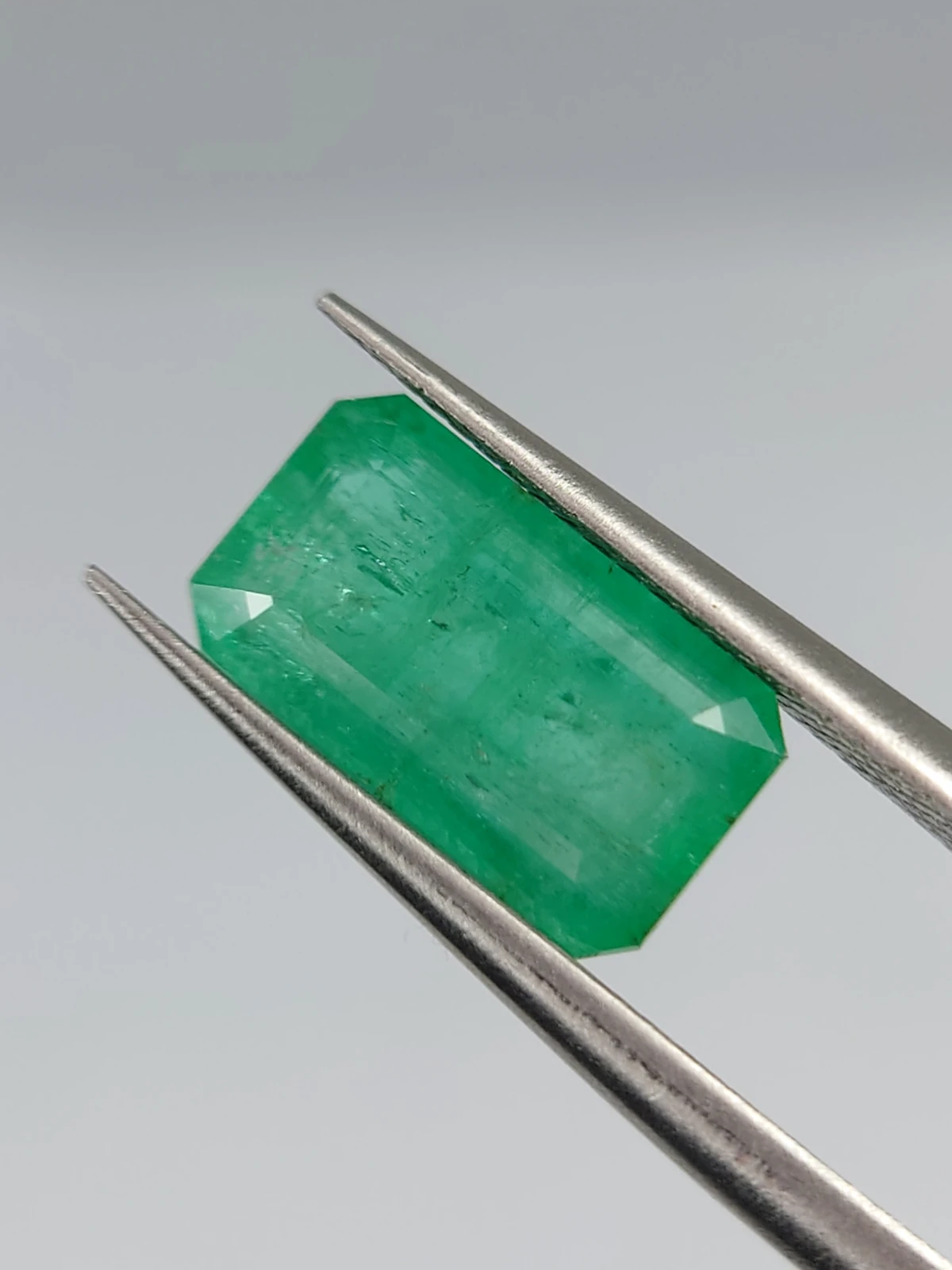 2.7ct Natural Glowing Emerald from Panjshir Valley Afghanistan