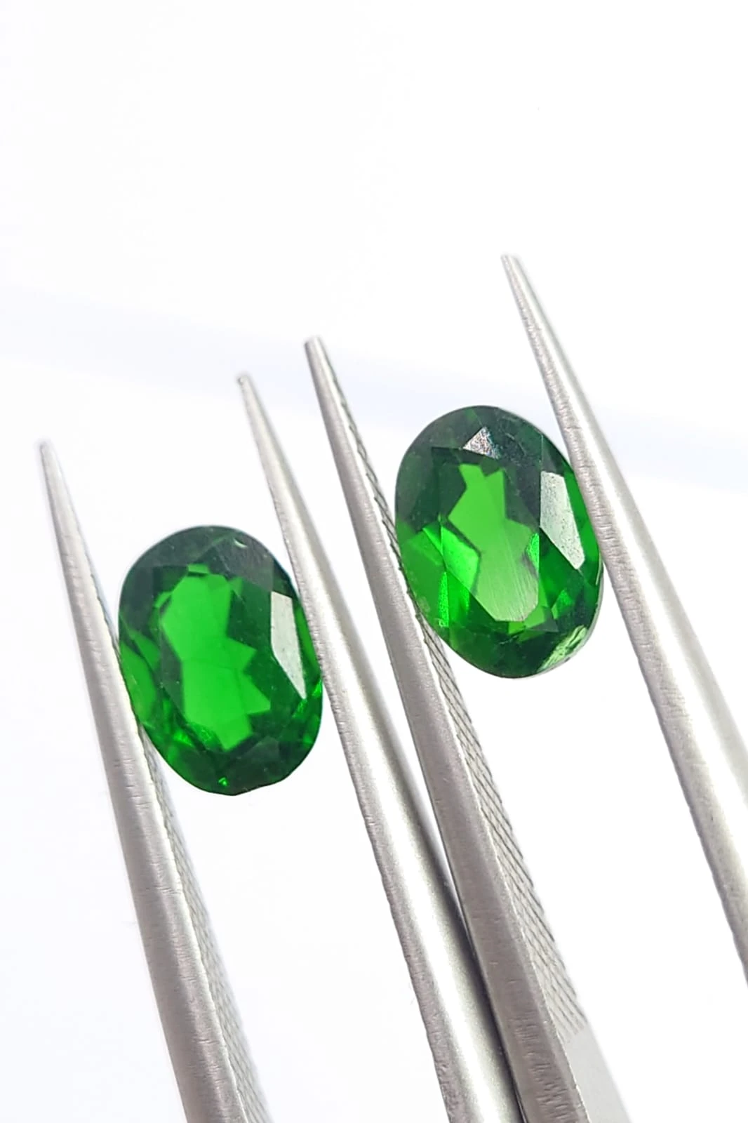 1.8ct Natural Chrome Diopside Oval Cut Loose Gemstone From Pakistan