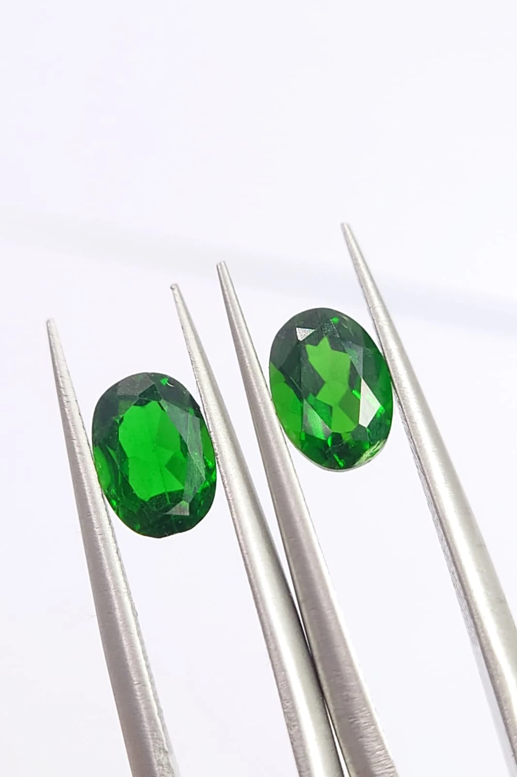 1.8ct Natural Chrome Diopside Oval Cut Loose Gemstone From Pakistan