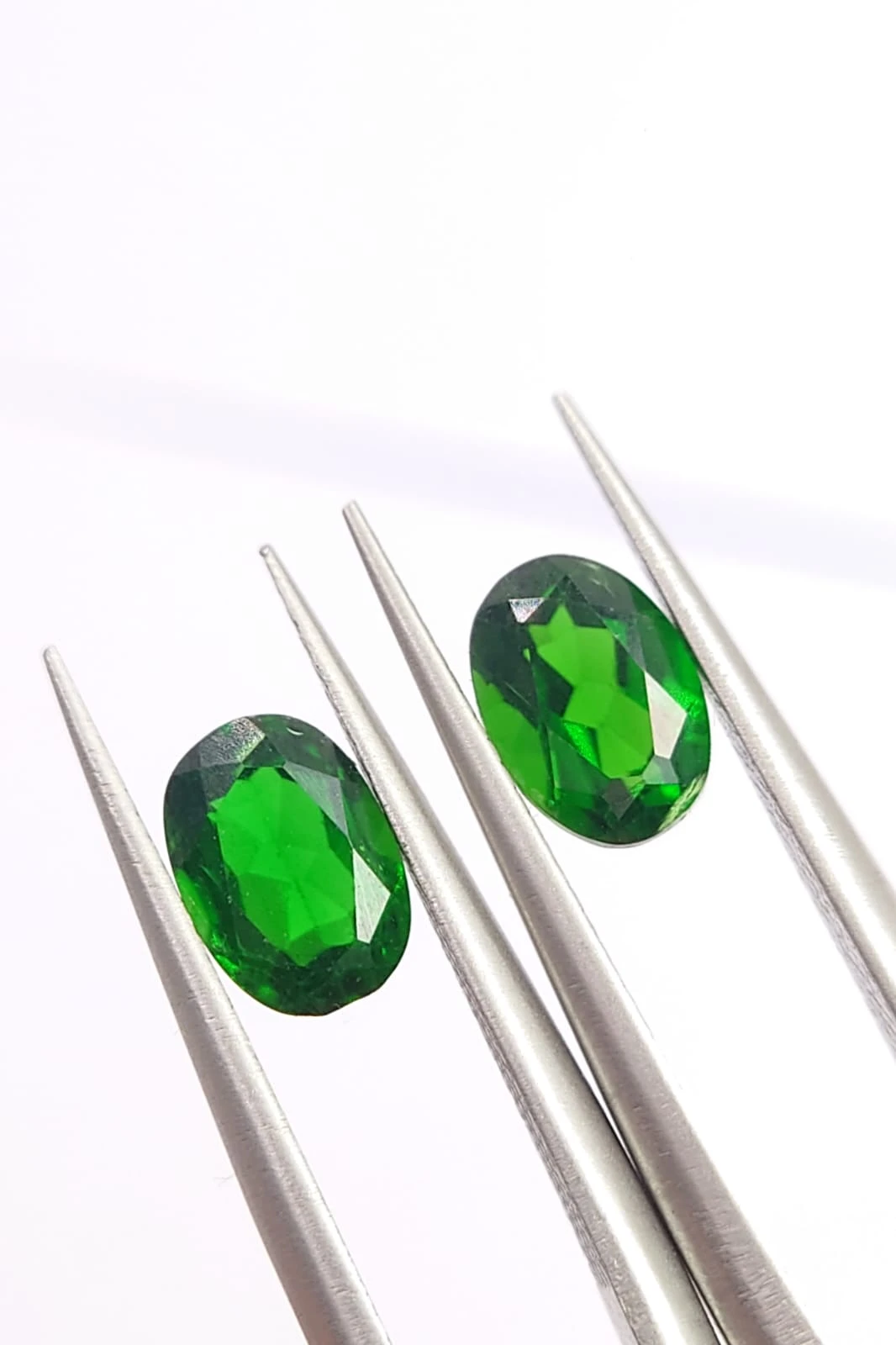 1.8ct Natural Chrome Diopside Oval Cut Loose Gemstone From Pakistan