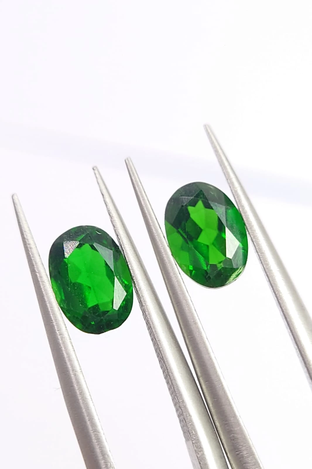 1.8ct Natural Chrome Diopside Oval Cut Loose Gemstone From Pakistan