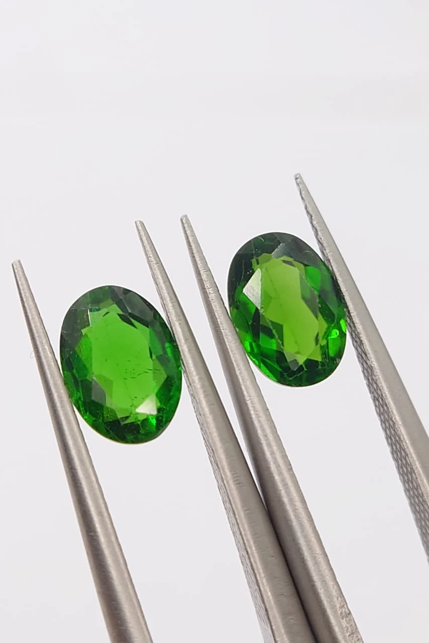 1.8ct Natural Green Chrome Diopside Oval cut Loose Gemstone From Pakistan