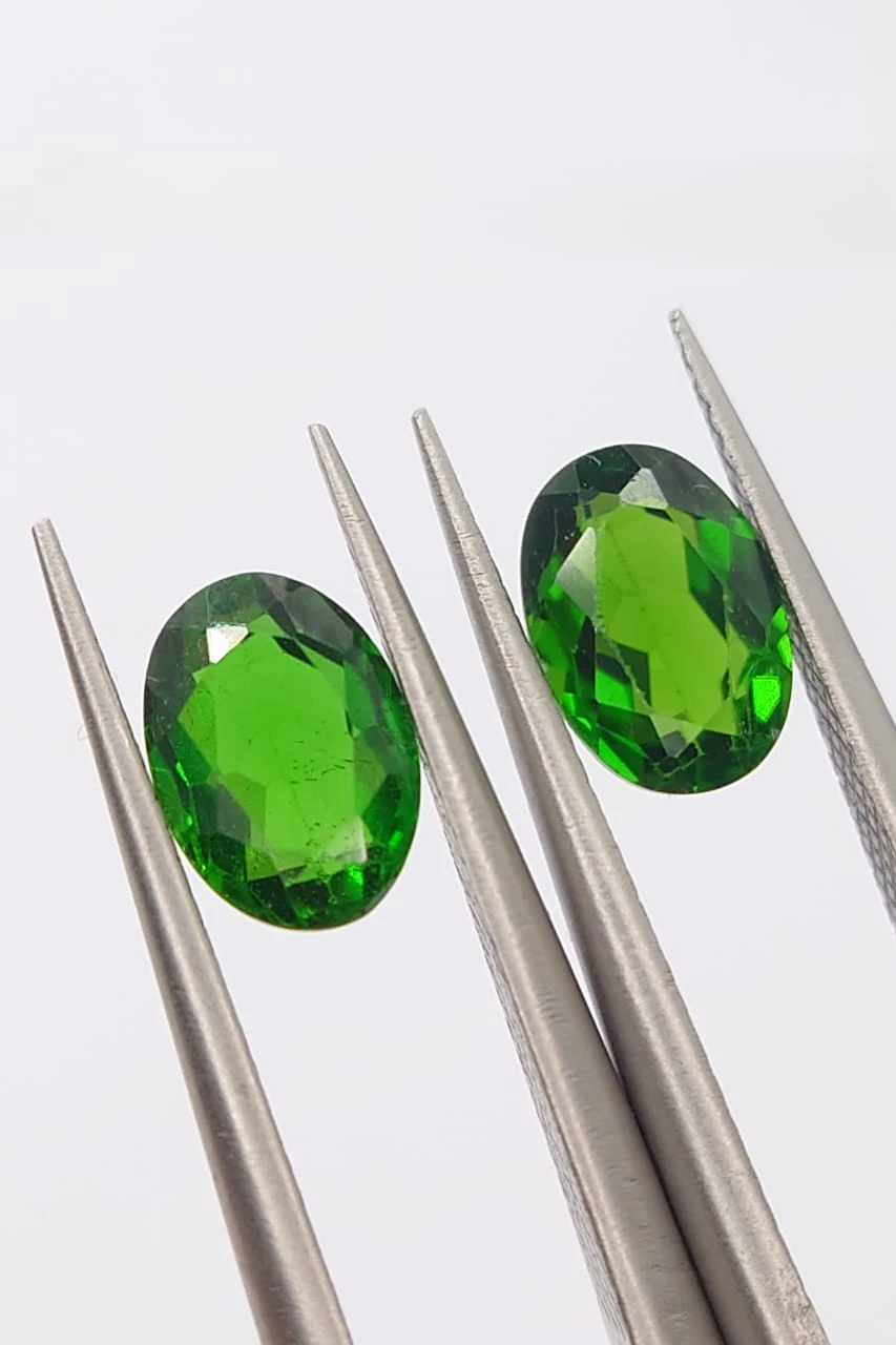 1.8ct Natural Green Chrome Diopside Oval cut Loose Gemstone From Pakistan