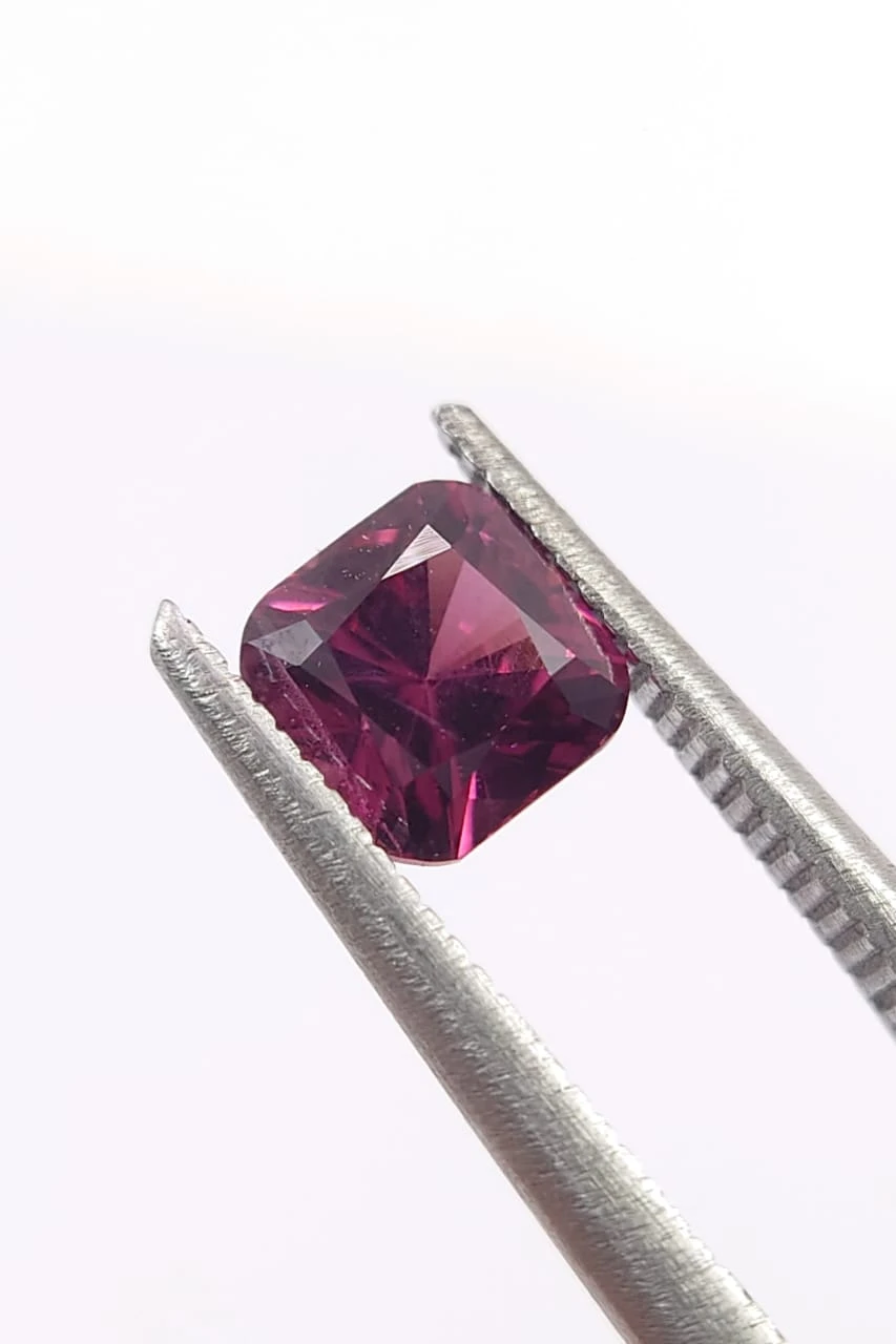 1.08ct Natural Pinkish Red Malaya Garnet Loose Gemstone From Tanzania