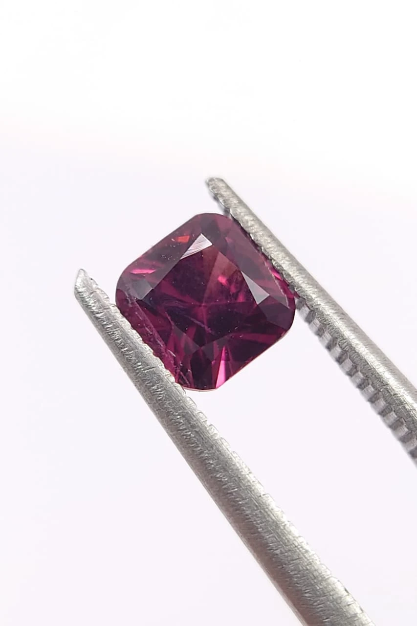 1.08ct Natural Pinkish Red Malaya Garnet Loose Gemstone From Tanzania